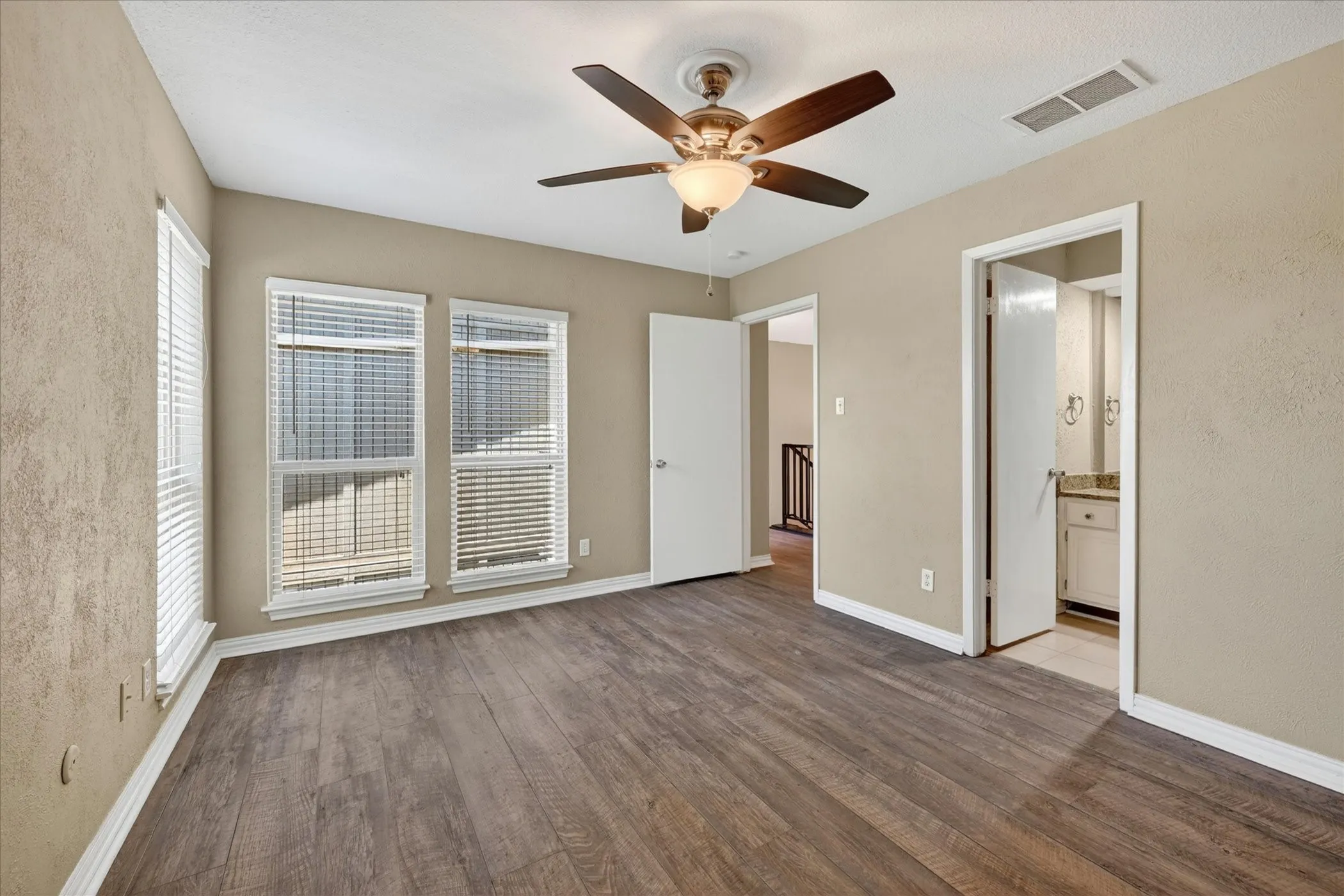 Townhouse For Sale in Tarrant County , 3006 Wayside Drive, Bedford, Texas 76021, 2 Bedroom, 3 Bathroom, 2 Garage spaces, 1,518 Sqft, built in 1977, mls#21268824, Real Estate Agent in Bedford, Homes For Sale in Tarrant county, Homes For Sale in Bedford, Realtor in Bedford Texas, Real Estate Brokerage Independent Realty Texas, Luminita Cordes Realtor