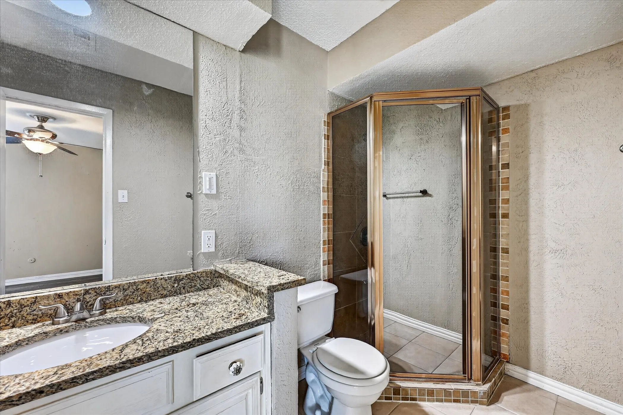 Townhouse For Sale in Tarrant County , 3006 Wayside Drive, Bedford, Texas 76021, 2 Bedroom, 3 Bathroom, 2 Garage spaces, 1,518 Sqft, built in 1977, mls#21268824, Real Estate Agent in Bedford, Homes For Sale in Tarrant county, Homes For Sale in Bedford, Realtor in Bedford Texas, Real Estate Brokerage Independent Realty Texas, Luminita Cordes Realtor