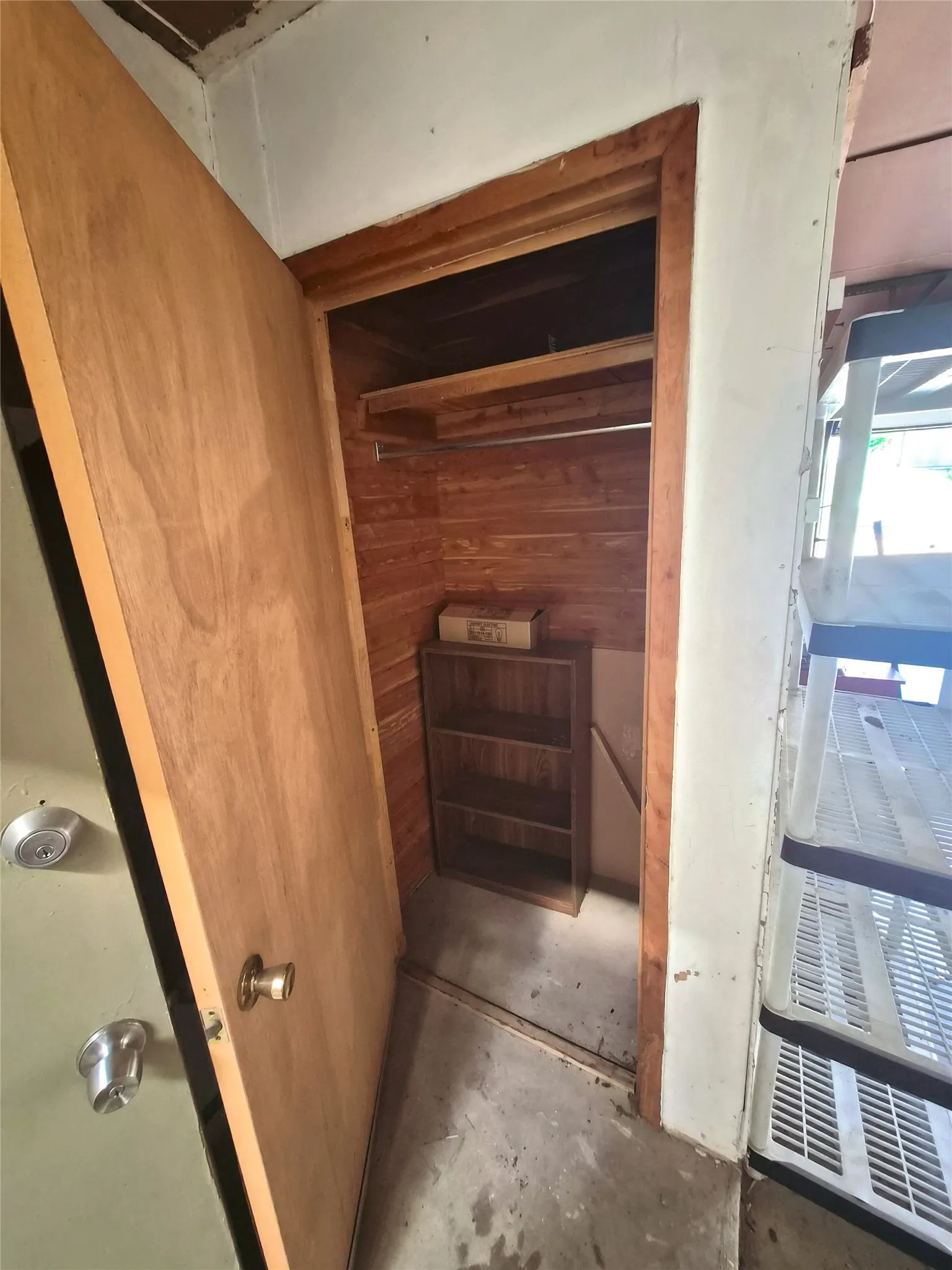 Townhouse For Sale in Tarrant County , 3006 Wayside Drive, Bedford, Texas 76021, 2 Bedroom, 3 Bathroom, 2 Garage spaces, 1,518 Sqft, built in 1977, mls#21268824, Real Estate Agent in Bedford, Homes For Sale in Tarrant county, Homes For Sale in Bedford, Realtor in Bedford Texas, Real Estate Brokerage Independent Realty Texas, Luminita Cordes Realtor