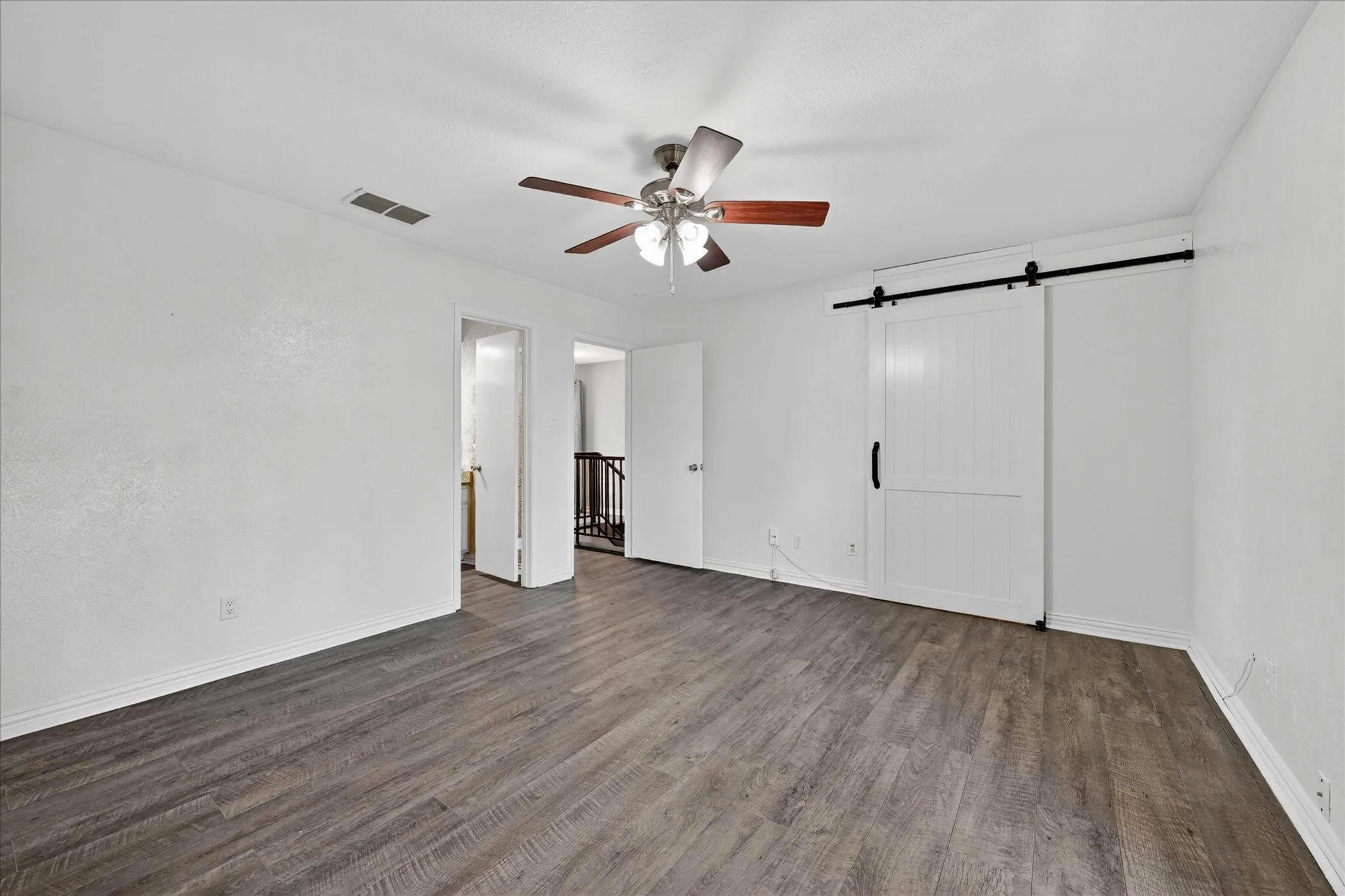 Townhouse For Sale in Tarrant County , 3006 Wayside Drive, Bedford, Texas 76021, 2 Bedroom, 3 Bathroom, 2 Garage spaces, 1,518 Sqft, built in 1977, mls#21268824, Real Estate Agent in Bedford, Homes For Sale in Tarrant county, Homes For Sale in Bedford, Realtor in Bedford Texas, Real Estate Brokerage Independent Realty Texas, Luminita Cordes Realtor
