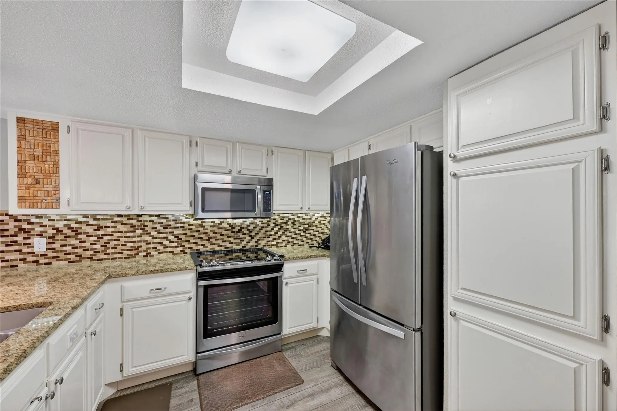 Townhouse For Sale in Tarrant County , 3006 Wayside Drive, Bedford, Texas 76021, 2 Bedroom, 3 Bathroom, 2 Garage spaces, 1,518 Sqft, built in 1977, mls#21268824, Real Estate Agent in Bedford, Homes For Sale in Tarrant county, Homes For Sale in Bedford, Realtor in Bedford Texas, Real Estate Brokerage Independent Realty Texas, Luminita Cordes Realtor