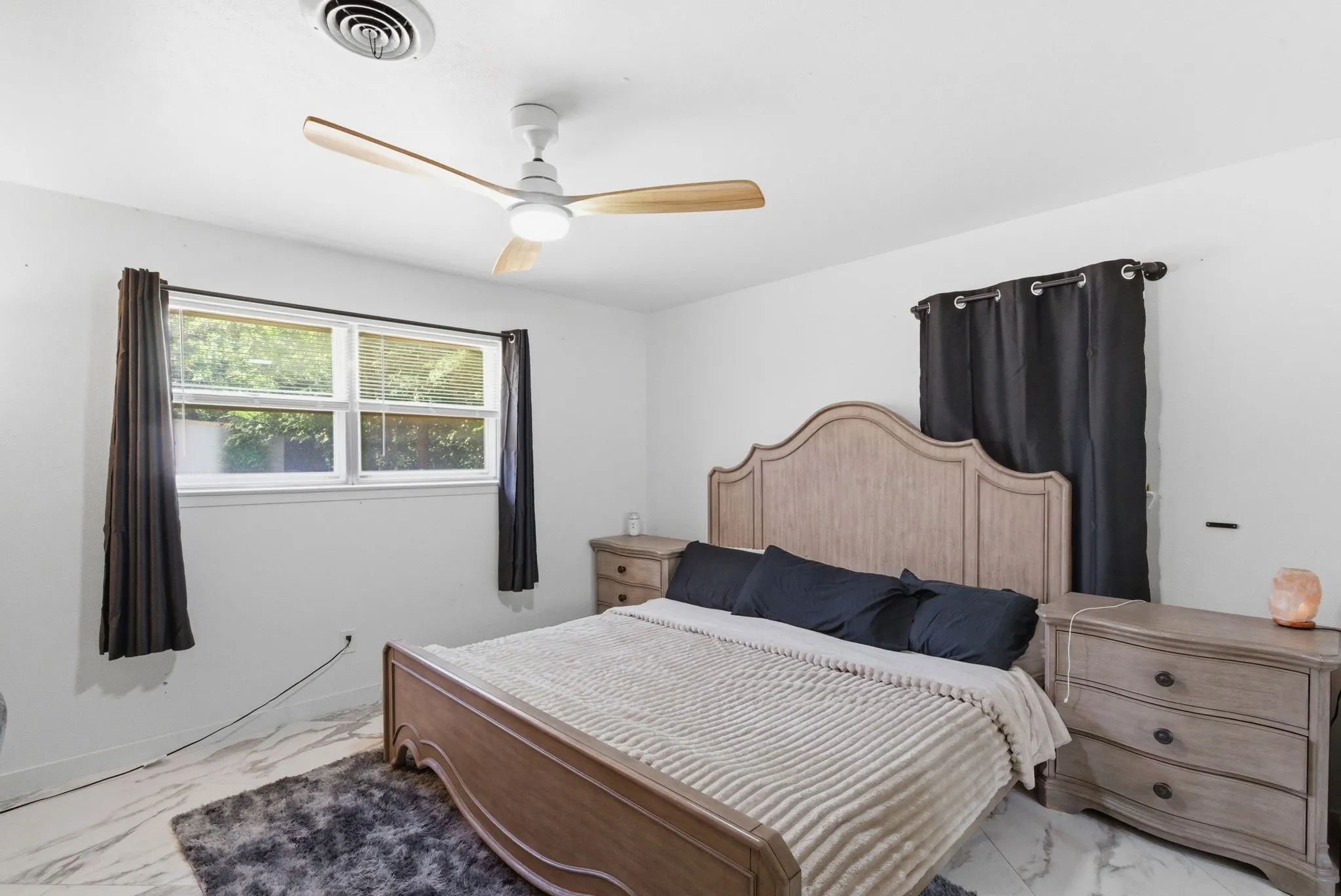 Single Family Residence For Sale in Palo Pinto County , 1001 NW 11th Street, Mineral Wells, Texas 76067, 3 Bedroom, 3 Bathroom, 2 Garage spaces, 2,001 Sqft, built in 1964, mls#21268635, Real Estate Agent in Mineral Wells, Homes For Sale in Palo Pinto county, Homes For Sale in Mineral Wells, Realtor in Mineral Wells Texas, Real Estate Brokerage Independent Realty Texas, Luminita Cordes Realtor