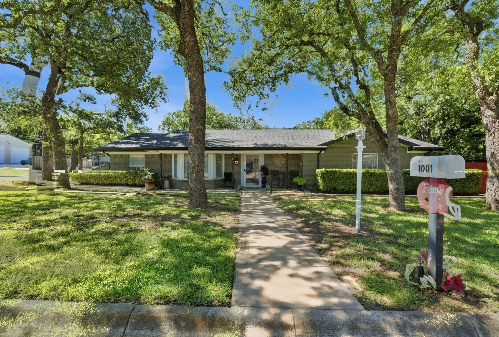Single Family Residence For Sale in Palo Pinto County , 1001 NW 11th Street, Mineral Wells, Texas 76067, 3 Bedroom, 3 Bathroom, 2 Garage spaces, 2,001 Sqft, built in 1964, mls#21268635, Real Estate Agent in Mineral Wells, Homes For Sale in Palo Pinto county, Homes For Sale in Mineral Wells, Realtor in Mineral Wells Texas, Real Estate Brokerage Independent Realty Texas, Luminita Cordes Realtor