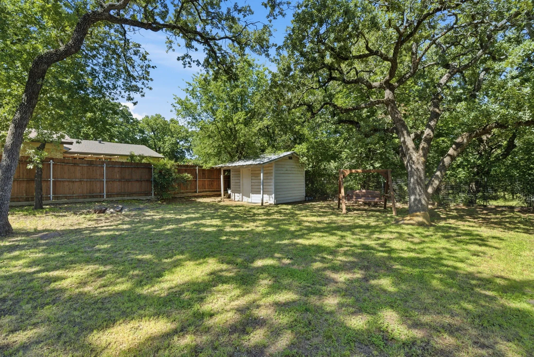 Single Family Residence For Sale in Palo Pinto County , 1001 NW 11th Street, Mineral Wells, Texas 76067, 3 Bedroom, 3 Bathroom, 2 Garage spaces, 2,001 Sqft, built in 1964, mls#21268635, Real Estate Agent in Mineral Wells, Homes For Sale in Palo Pinto county, Homes For Sale in Mineral Wells, Realtor in Mineral Wells Texas, Real Estate Brokerage Independent Realty Texas, Luminita Cordes Realtor