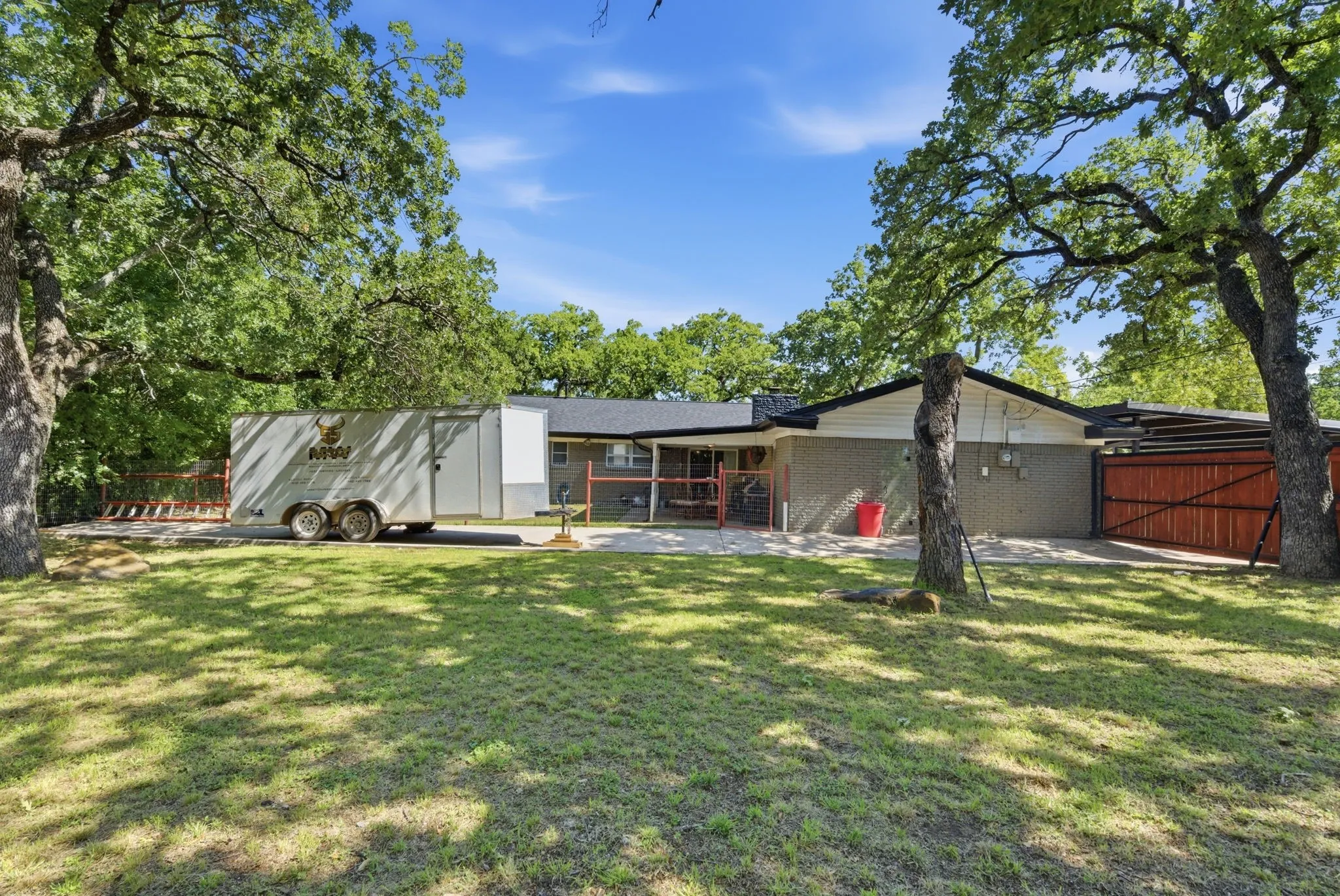 Single Family Residence For Sale in Palo Pinto County , 1001 NW 11th Street, Mineral Wells, Texas 76067, 3 Bedroom, 3 Bathroom, 2 Garage spaces, 2,001 Sqft, built in 1964, mls#21268635, Real Estate Agent in Mineral Wells, Homes For Sale in Palo Pinto county, Homes For Sale in Mineral Wells, Realtor in Mineral Wells Texas, Real Estate Brokerage Independent Realty Texas, Luminita Cordes Realtor
