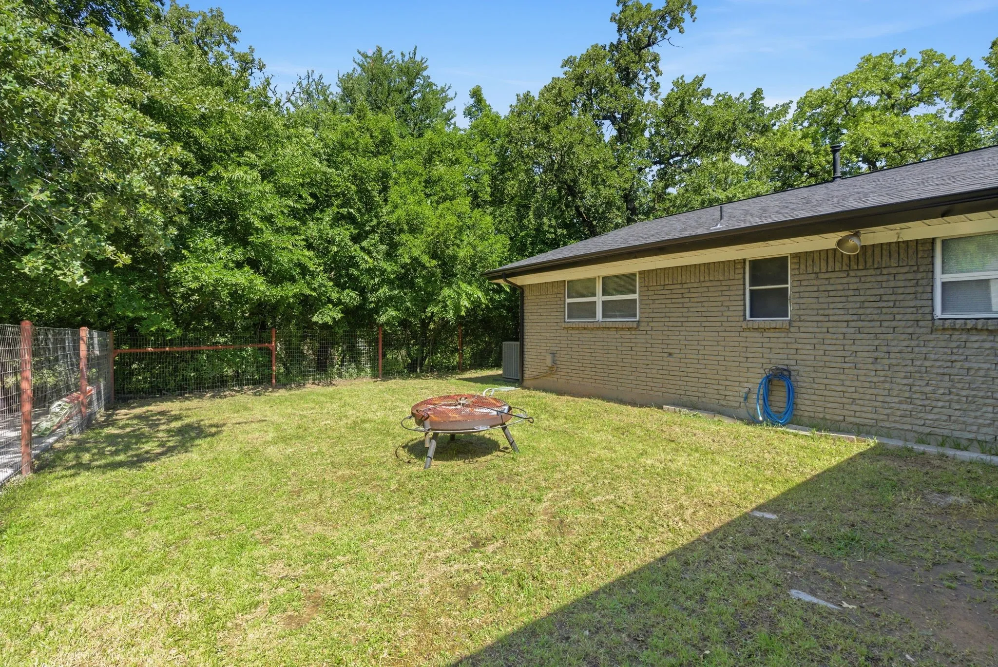 Single Family Residence For Sale in Palo Pinto County , 1001 NW 11th Street, Mineral Wells, Texas 76067, 3 Bedroom, 3 Bathroom, 2 Garage spaces, 2,001 Sqft, built in 1964, mls#21268635, Real Estate Agent in Mineral Wells, Homes For Sale in Palo Pinto county, Homes For Sale in Mineral Wells, Realtor in Mineral Wells Texas, Real Estate Brokerage Independent Realty Texas, Luminita Cordes Realtor
