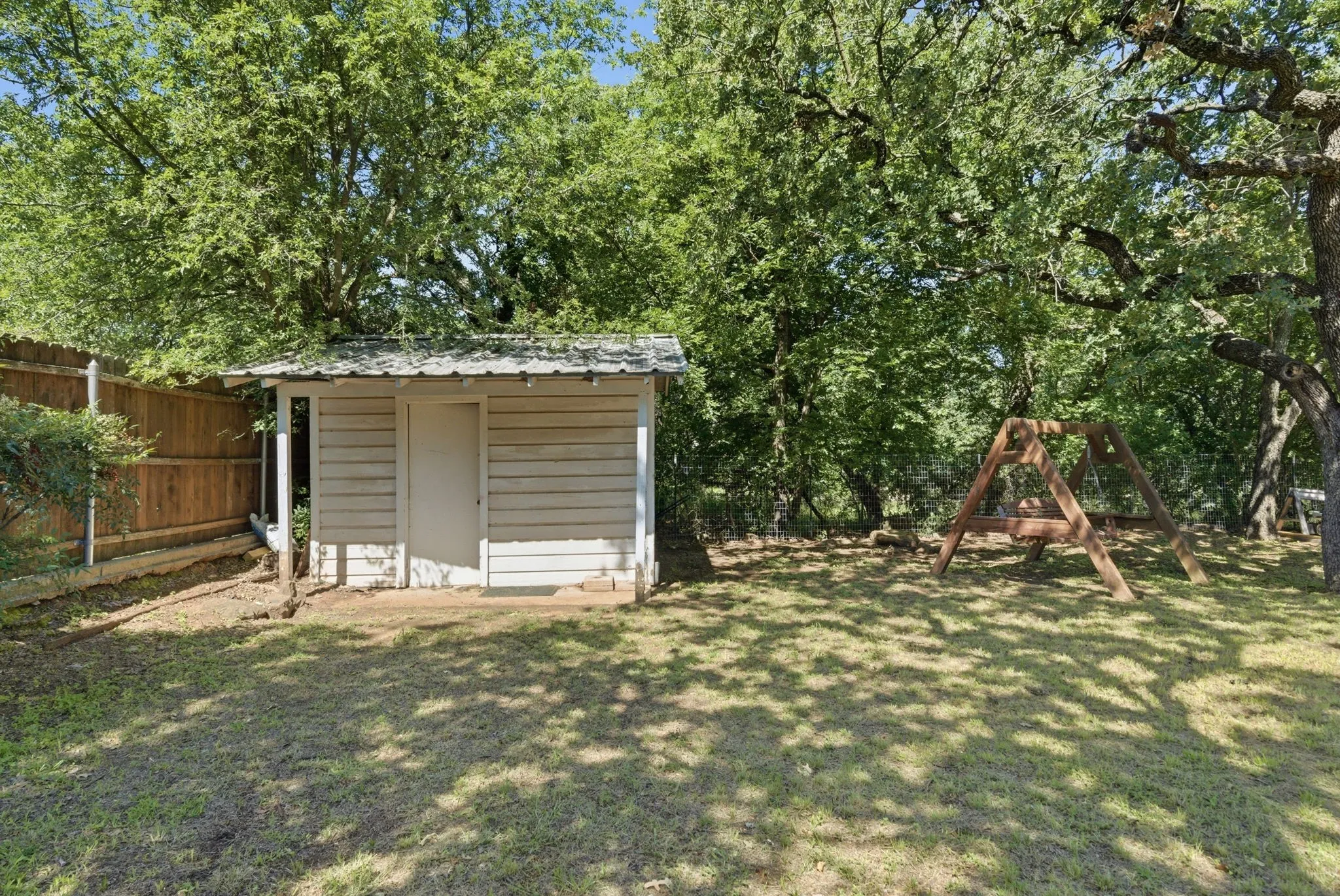 Single Family Residence For Sale in Palo Pinto County , 1001 NW 11th Street, Mineral Wells, Texas 76067, 3 Bedroom, 3 Bathroom, 2 Garage spaces, 2,001 Sqft, built in 1964, mls#21268635, Real Estate Agent in Mineral Wells, Homes For Sale in Palo Pinto county, Homes For Sale in Mineral Wells, Realtor in Mineral Wells Texas, Real Estate Brokerage Independent Realty Texas, Luminita Cordes Realtor
