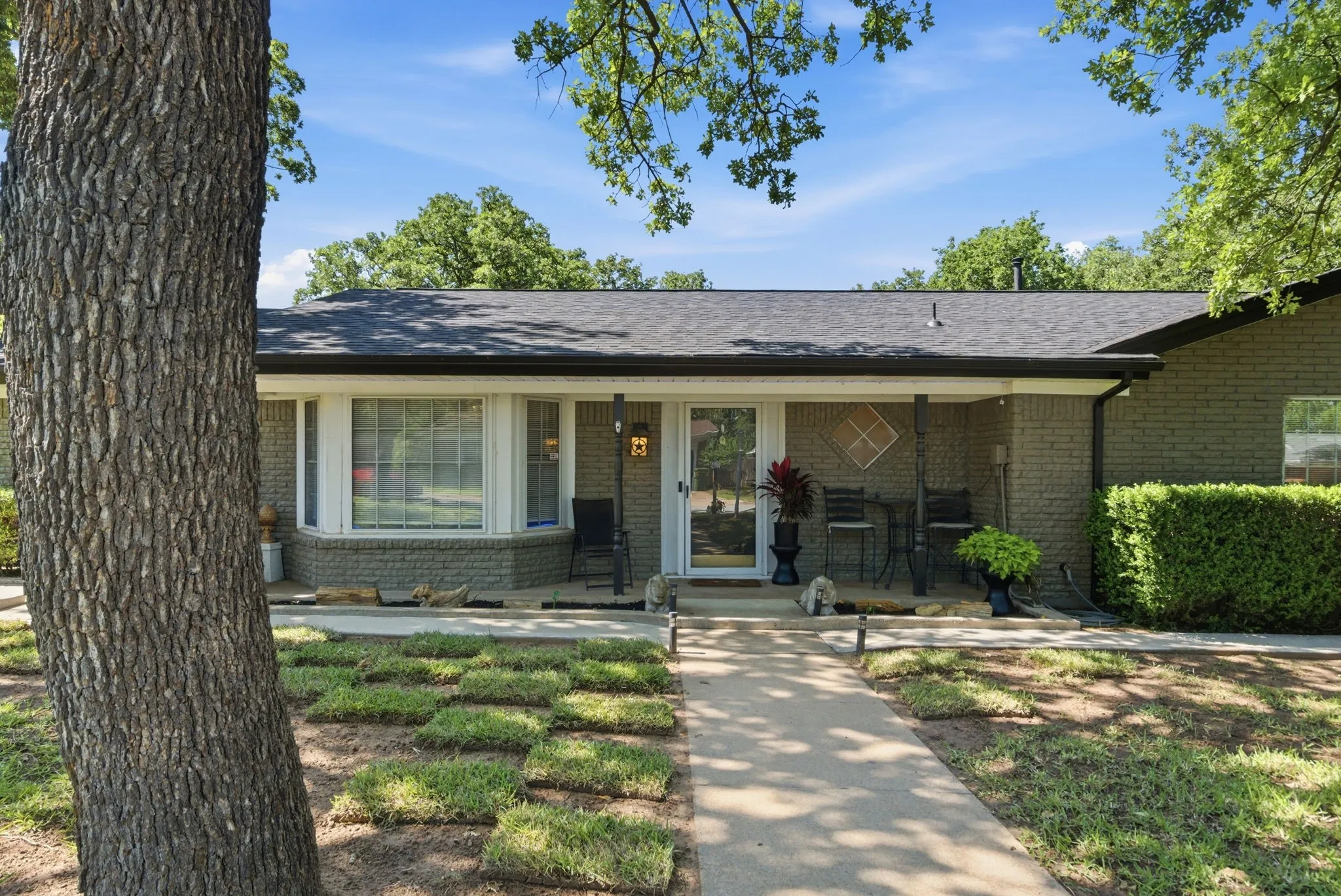 Single Family Residence For Sale in Palo Pinto County , 1001 NW 11th Street, Mineral Wells, Texas 76067, 3 Bedroom, 3 Bathroom, 2 Garage spaces, 2,001 Sqft, built in 1964, mls#21268635, Real Estate Agent in Mineral Wells, Homes For Sale in Palo Pinto county, Homes For Sale in Mineral Wells, Realtor in Mineral Wells Texas, Real Estate Brokerage Independent Realty Texas, Luminita Cordes Realtor