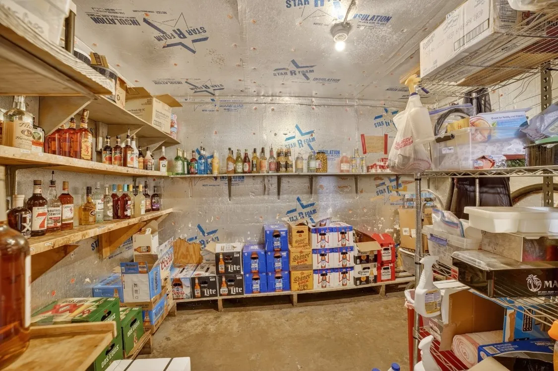 Retail For Sale in Kaufman County , 304 Fm 148, Terrell, Texas 75160, 0, 0, Garage spaces, 4,200 Sqft, built in 1970, Price $1,400,000, mls#21254655, Real Estate Agent in Terrell, Homes For Sale in Kaufman county, Homes For Sale in Terrell, Realtor in Terrell Texas, Real Estate Brokerage Independent Realty Texas, Luminita Cordes Realtor