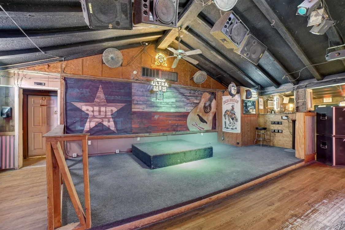 Retail For Sale in Kaufman County , 304 Fm 148, Terrell, Texas 75160, 0, 0, Garage spaces, 4,200 Sqft, built in 1970, Price $1,400,000, mls#21254655, Real Estate Agent in Terrell, Homes For Sale in Kaufman county, Homes For Sale in Terrell, Realtor in Terrell Texas, Real Estate Brokerage Independent Realty Texas, Luminita Cordes Realtor