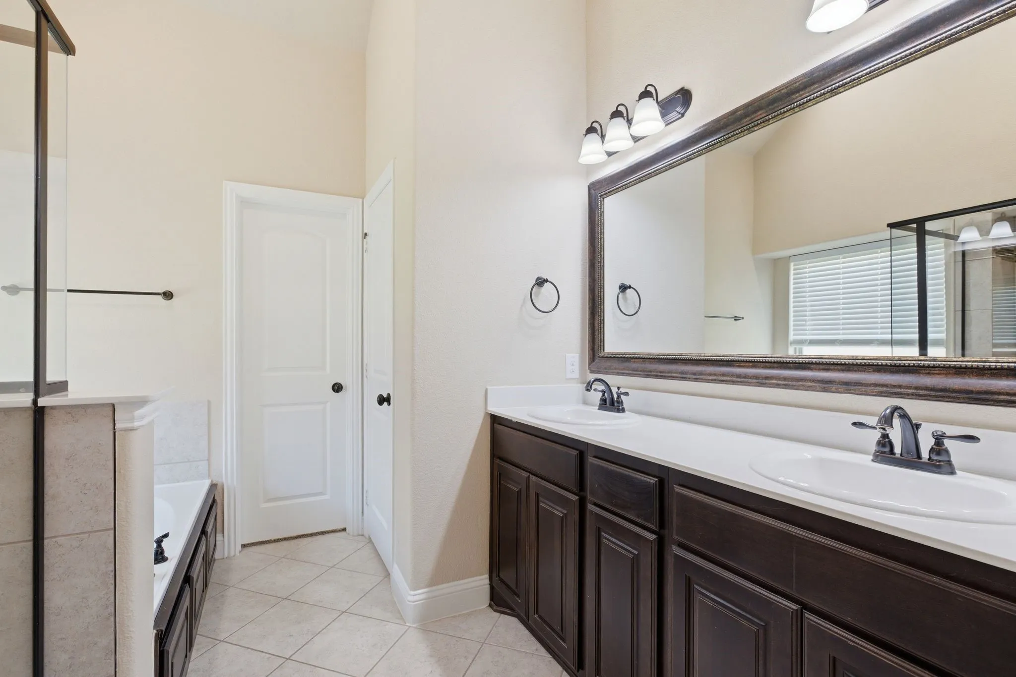 Single Family Residence For Sale in Collin County , 1706 Asbury Drive, Wylie, Texas 75098, 4 Bedroom, 2 Bathroom, 2 Garage spaces, 2,635 Sqft, built in 2018, mls#21266689, Real Estate Agent in Wylie, Homes For Sale in Collin county, Homes For Sale in Wylie, Realtor in Wylie Texas, Real Estate Brokerage Independent Realty Texas, Luminita Cordes Realtor