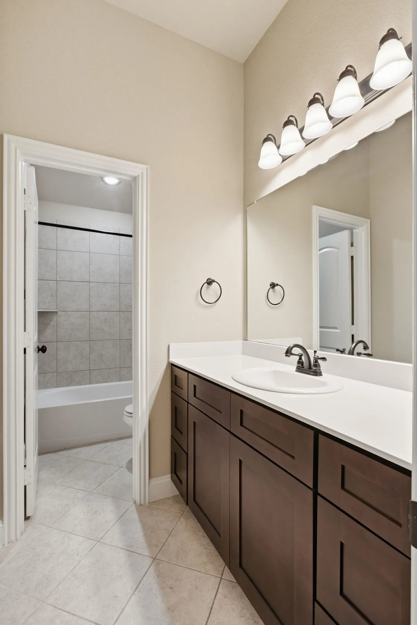 Sizable guest bath, with tub