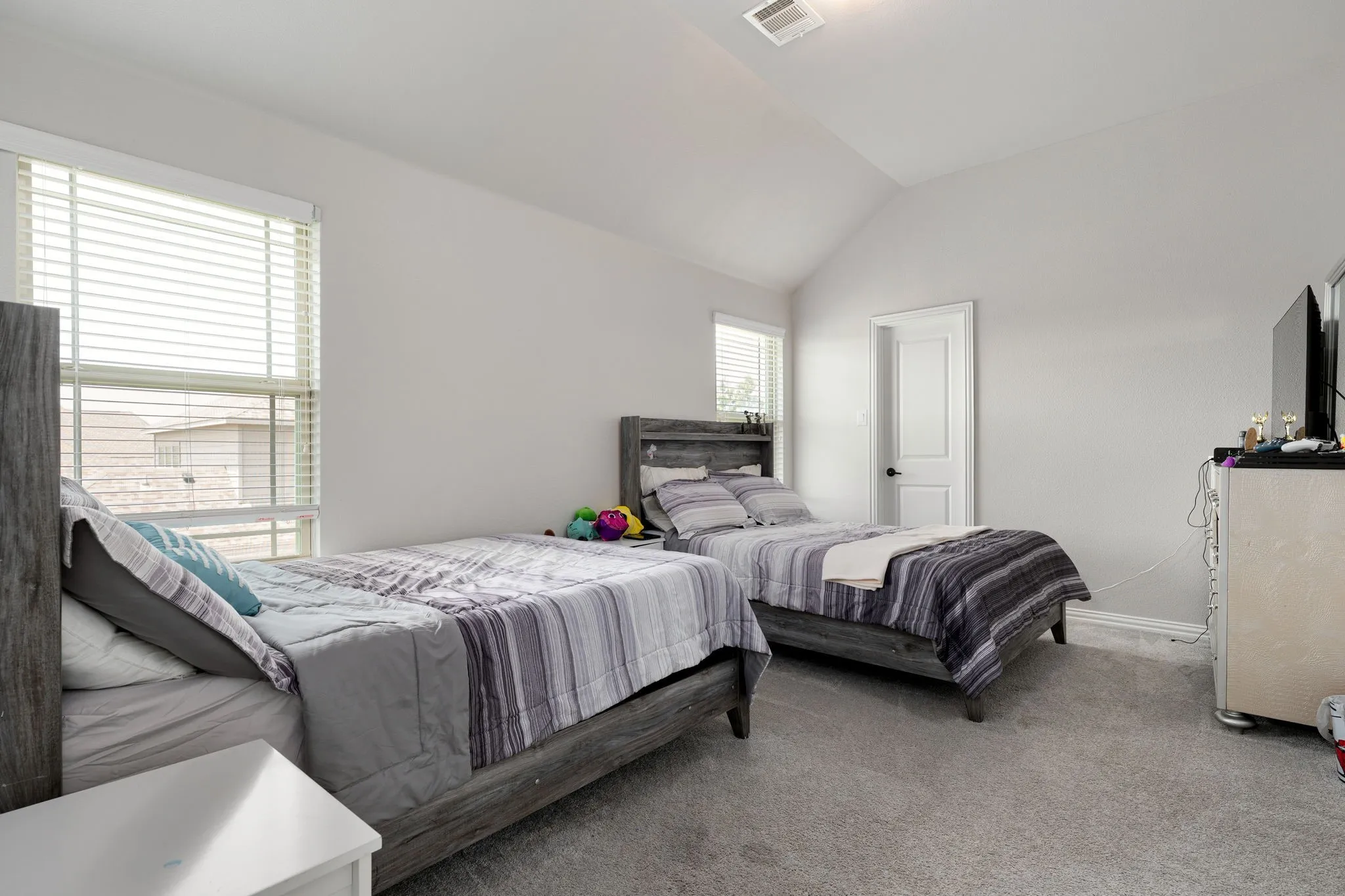 Single Family Residence For Sale in Denton County , 116 Thoroughbred Drive, Hickory Creek, Texas 75065, 5 Bedroom, 4 Bathroom, 3 Garage spaces, 4,454 Sqft, built in 2019, mls#21267079, Real Estate Agent in Hickory Creek, Homes For Sale in Denton county, Homes For Sale in Hickory Creek, Realtor in Hickory Creek Texas, Real Estate Brokerage Independent Realty Texas, Luminita Cordes Realtor