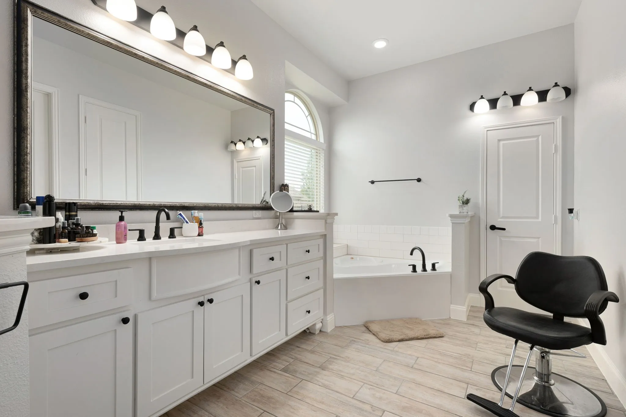 Single Family Residence For Sale in Denton County , 116 Thoroughbred Drive, Hickory Creek, Texas 75065, 5 Bedroom, 4 Bathroom, 3 Garage spaces, 4,454 Sqft, built in 2019, mls#21267079, Real Estate Agent in Hickory Creek, Homes For Sale in Denton county, Homes For Sale in Hickory Creek, Realtor in Hickory Creek Texas, Real Estate Brokerage Independent Realty Texas, Luminita Cordes Realtor