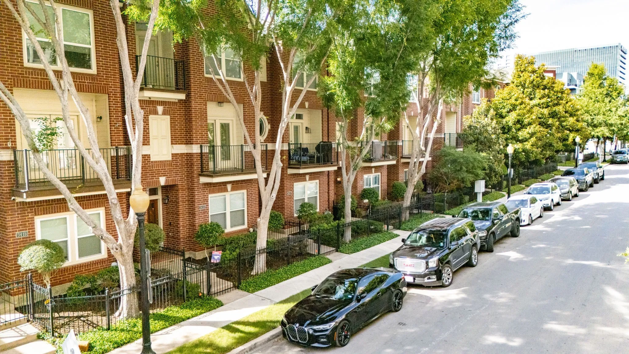 Single Family Residence For Sale in Dallas County , 3427 Howell Street, Dallas, Texas 75204, 3 Bedrooms, 4 Bathrooms, 2 Garage spaces, 2,471 Sqft, built in 2004, Price $790,000, mls#21259699, Real Estate Agent in Dallas, Homes For Sale in Dallas county, Homes For Sale in Dallas, Realtor in Dallas Texas, Real Estate Brokerage Independent Realty Texas, Luminita Cordes Realtor