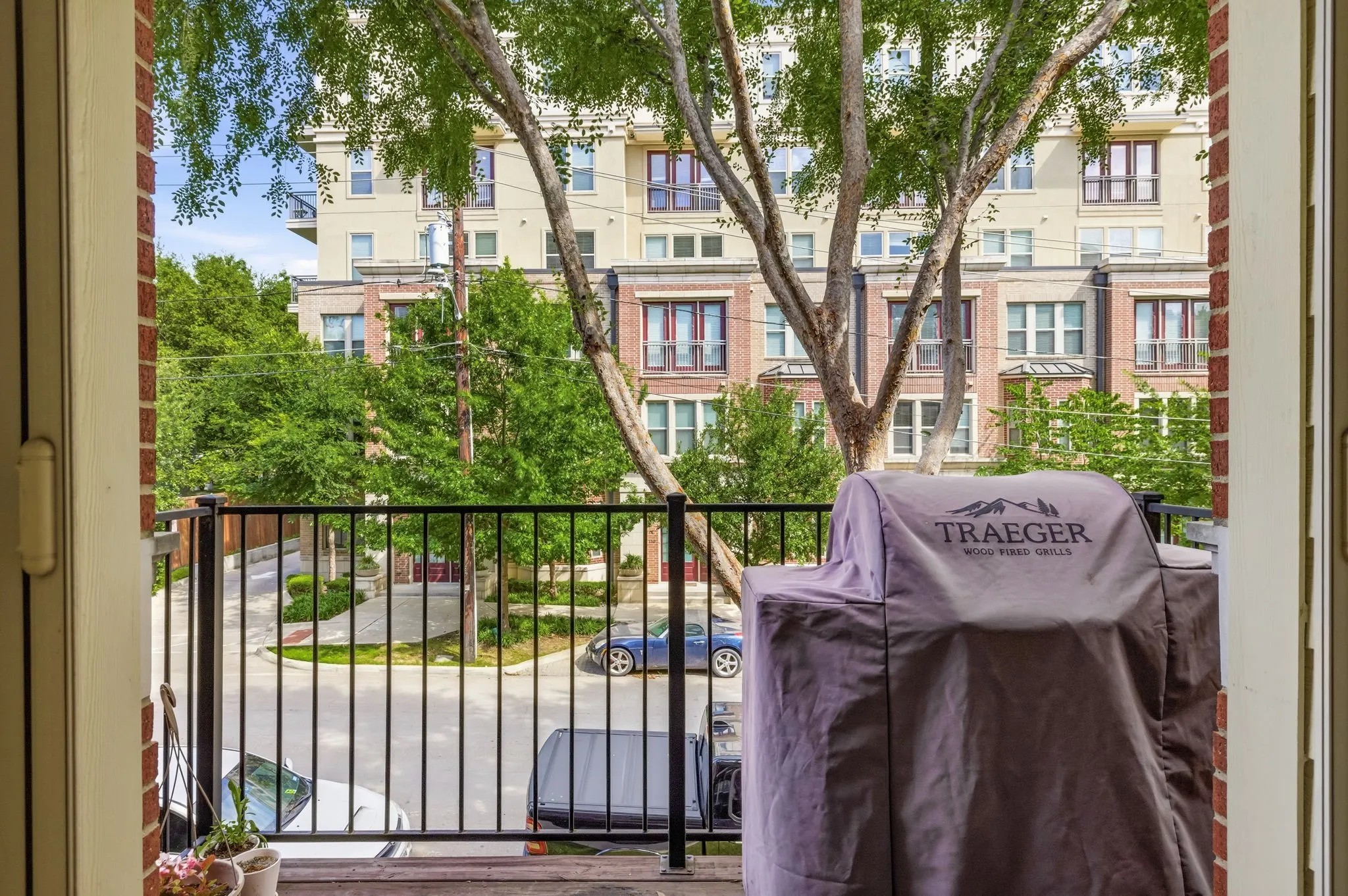 Single Family Residence For Sale in Dallas County , 3427 Howell Street, Dallas, Texas 75204, 3 Bedrooms, 4 Bathrooms, 2 Garage spaces, 2,471 Sqft, built in 2004, Price $790,000, mls#21259699, Real Estate Agent in Dallas, Homes For Sale in Dallas county, Homes For Sale in Dallas, Realtor in Dallas Texas, Real Estate Brokerage Independent Realty Texas, Luminita Cordes Realtor