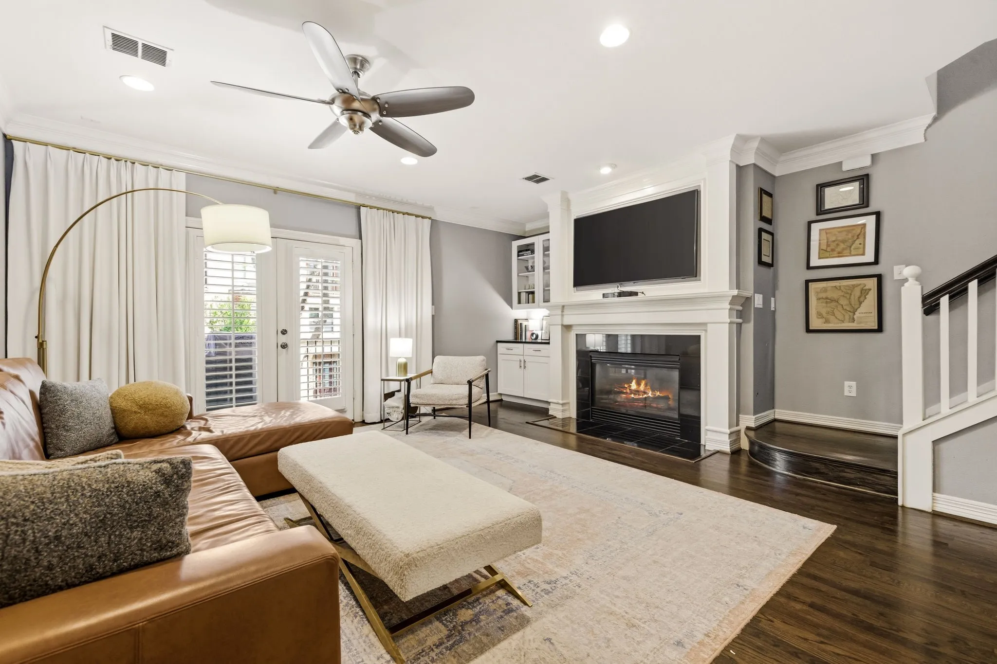 Single Family Residence For Sale in Dallas County , 3427 Howell Street, Dallas, Texas 75204, 3 Bedrooms, 4 Bathrooms, 2 Garage spaces, 2,471 Sqft, built in 2004, Price $790,000, mls#21259699, Real Estate Agent in Dallas, Homes For Sale in Dallas county, Homes For Sale in Dallas, Realtor in Dallas Texas, Real Estate Brokerage Independent Realty Texas, Luminita Cordes Realtor