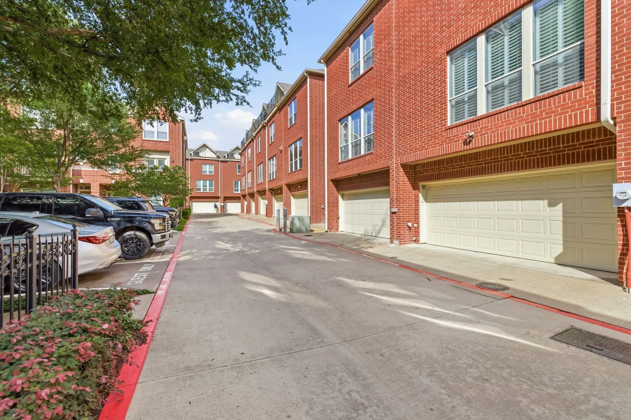 Single Family Residence For Sale in Dallas County , 3427 Howell Street, Dallas, Texas 75204, 3 Bedrooms, 4 Bathrooms, 2 Garage spaces, 2,471 Sqft, built in 2004, Price $790,000, mls#21259699, Real Estate Agent in Dallas, Homes For Sale in Dallas county, Homes For Sale in Dallas, Realtor in Dallas Texas, Real Estate Brokerage Independent Realty Texas, Luminita Cordes Realtor