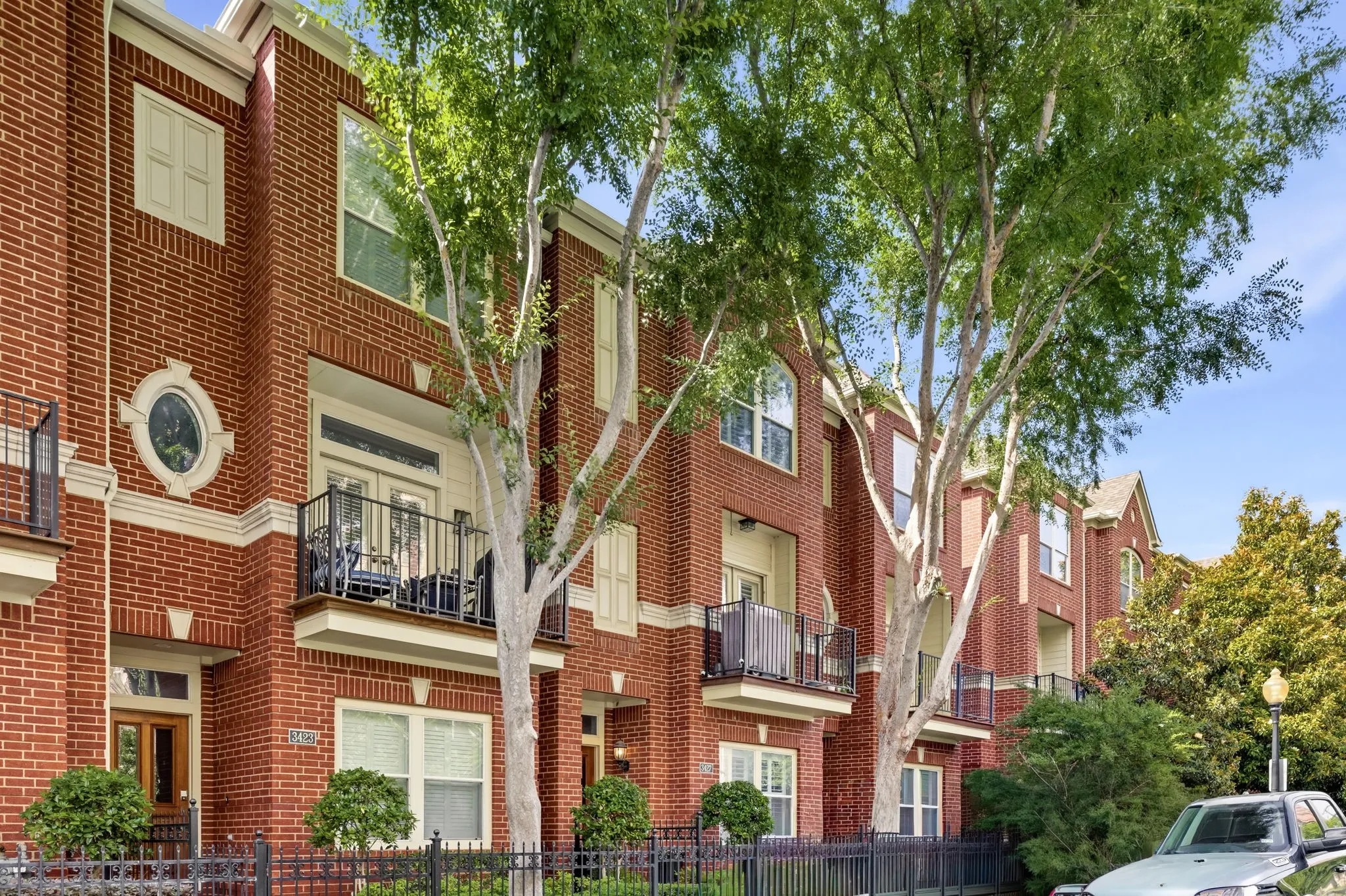 Single Family Residence For Sale in Dallas County , 3427 Howell Street, Dallas, Texas 75204, 3 Bedrooms, 4 Bathrooms, 2 Garage spaces, 2,471 Sqft, built in 2004, Price $790,000, mls#21259699, Real Estate Agent in Dallas, Homes For Sale in Dallas county, Homes For Sale in Dallas, Realtor in Dallas Texas, Real Estate Brokerage Independent Realty Texas, Luminita Cordes Realtor