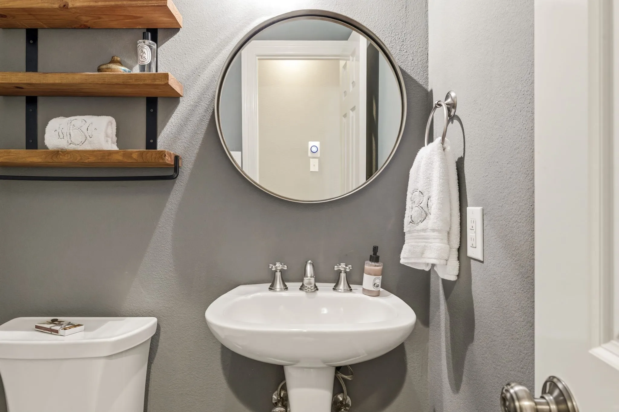 Single Family Residence For Sale in Dallas County , 3427 Howell Street, Dallas, Texas 75204, 3 Bedrooms, 4 Bathrooms, 2 Garage spaces, 2,471 Sqft, built in 2004, Price $790,000, mls#21259699, Real Estate Agent in Dallas, Homes For Sale in Dallas county, Homes For Sale in Dallas, Realtor in Dallas Texas, Real Estate Brokerage Independent Realty Texas, Luminita Cordes Realtor