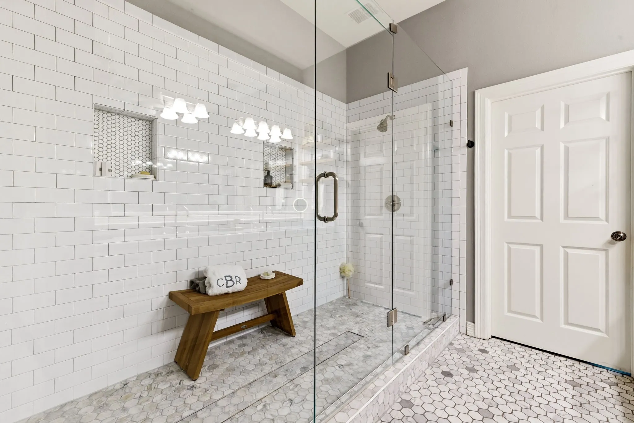 Single Family Residence For Sale in Dallas County , 3427 Howell Street, Dallas, Texas 75204, 3 Bedrooms, 4 Bathrooms, 2 Garage spaces, 2,471 Sqft, built in 2004, Price $790,000, mls#21259699, Real Estate Agent in Dallas, Homes For Sale in Dallas county, Homes For Sale in Dallas, Realtor in Dallas Texas, Real Estate Brokerage Independent Realty Texas, Luminita Cordes Realtor