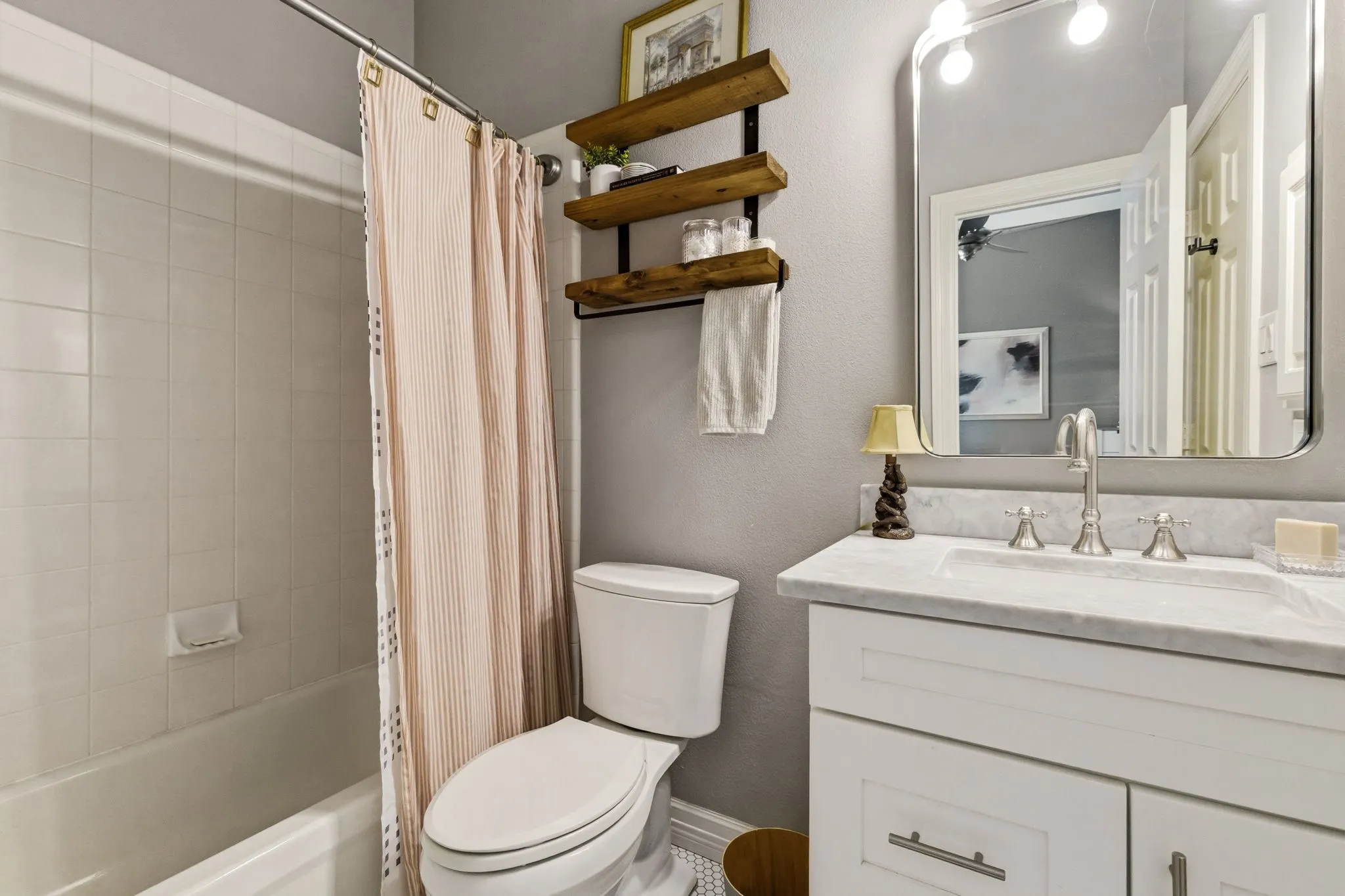 Single Family Residence For Sale in Dallas County , 3427 Howell Street, Dallas, Texas 75204, 3 Bedrooms, 4 Bathrooms, 2 Garage spaces, 2,471 Sqft, built in 2004, Price $790,000, mls#21259699, Real Estate Agent in Dallas, Homes For Sale in Dallas county, Homes For Sale in Dallas, Realtor in Dallas Texas, Real Estate Brokerage Independent Realty Texas, Luminita Cordes Realtor