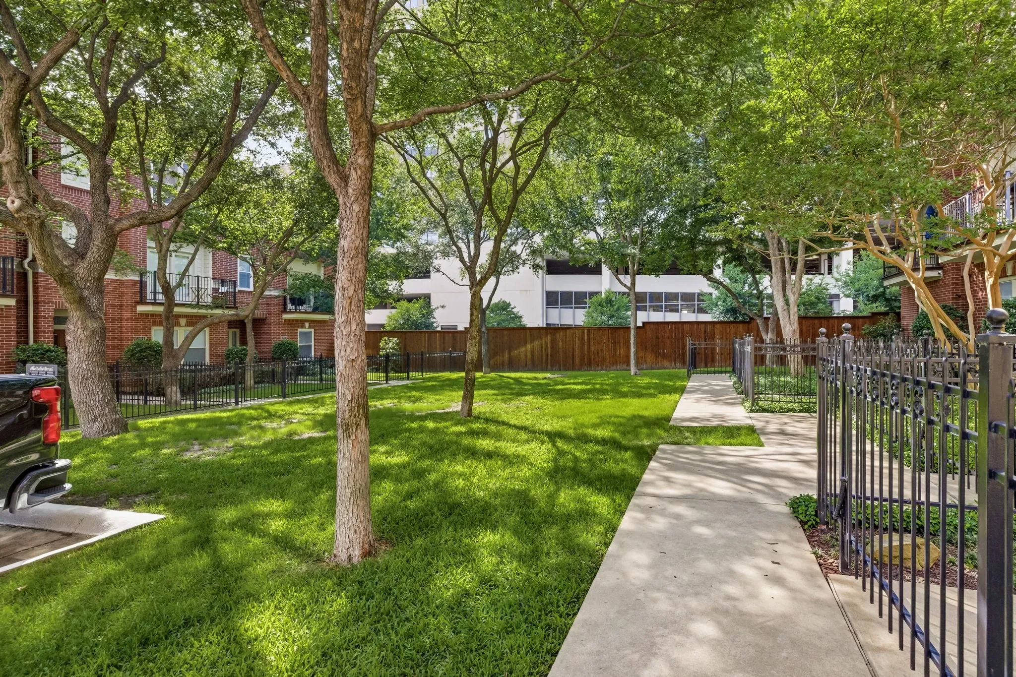 Single Family Residence For Sale in Dallas County , 3427 Howell Street, Dallas, Texas 75204, 3 Bedrooms, 4 Bathrooms, 2 Garage spaces, 2,471 Sqft, built in 2004, Price $790,000, mls#21259699, Real Estate Agent in Dallas, Homes For Sale in Dallas county, Homes For Sale in Dallas, Realtor in Dallas Texas, Real Estate Brokerage Independent Realty Texas, Luminita Cordes Realtor