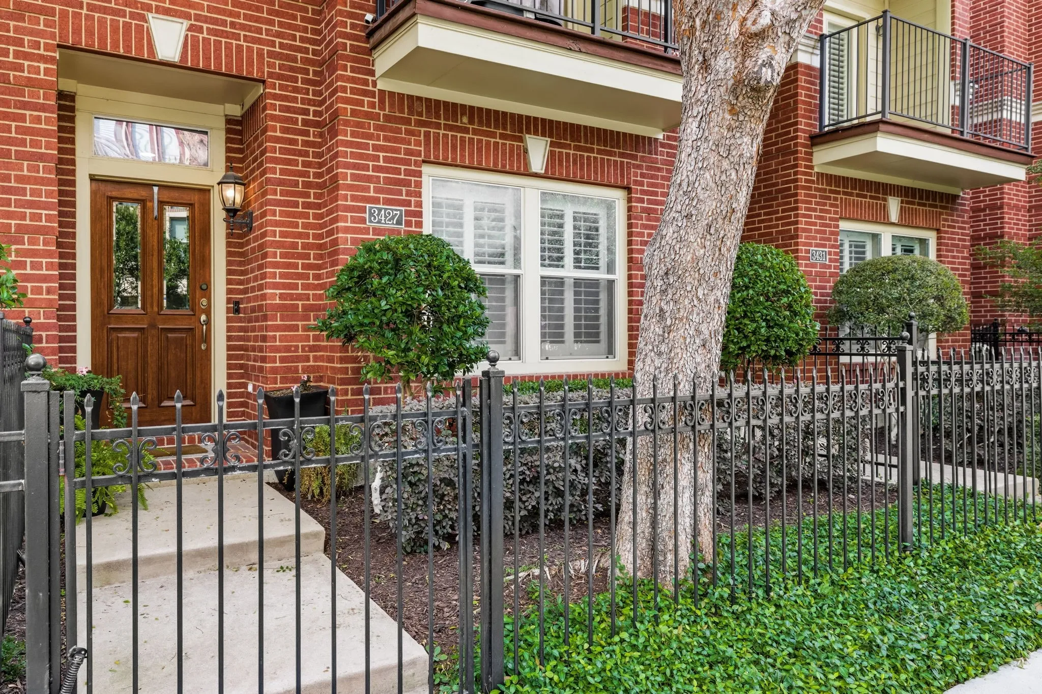 Single Family Residence For Sale in Dallas County , 3427 Howell Street, Dallas, Texas 75204, 3 Bedrooms, 4 Bathrooms, 2 Garage spaces, 2,471 Sqft, built in 2004, Price $790,000, mls#21259699, Real Estate Agent in Dallas, Homes For Sale in Dallas county, Homes For Sale in Dallas, Realtor in Dallas Texas, Real Estate Brokerage Independent Realty Texas, Luminita Cordes Realtor