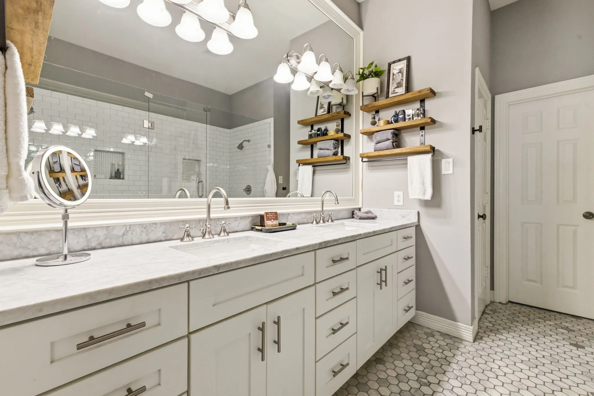 Single Family Residence For Sale in Dallas County , 3427 Howell Street, Dallas, Texas 75204, 3 Bedrooms, 4 Bathrooms, 2 Garage spaces, 2,471 Sqft, built in 2004, Price $790,000, mls#21259699, Real Estate Agent in Dallas, Homes For Sale in Dallas county, Homes For Sale in Dallas, Realtor in Dallas Texas, Real Estate Brokerage Independent Realty Texas, Luminita Cordes Realtor