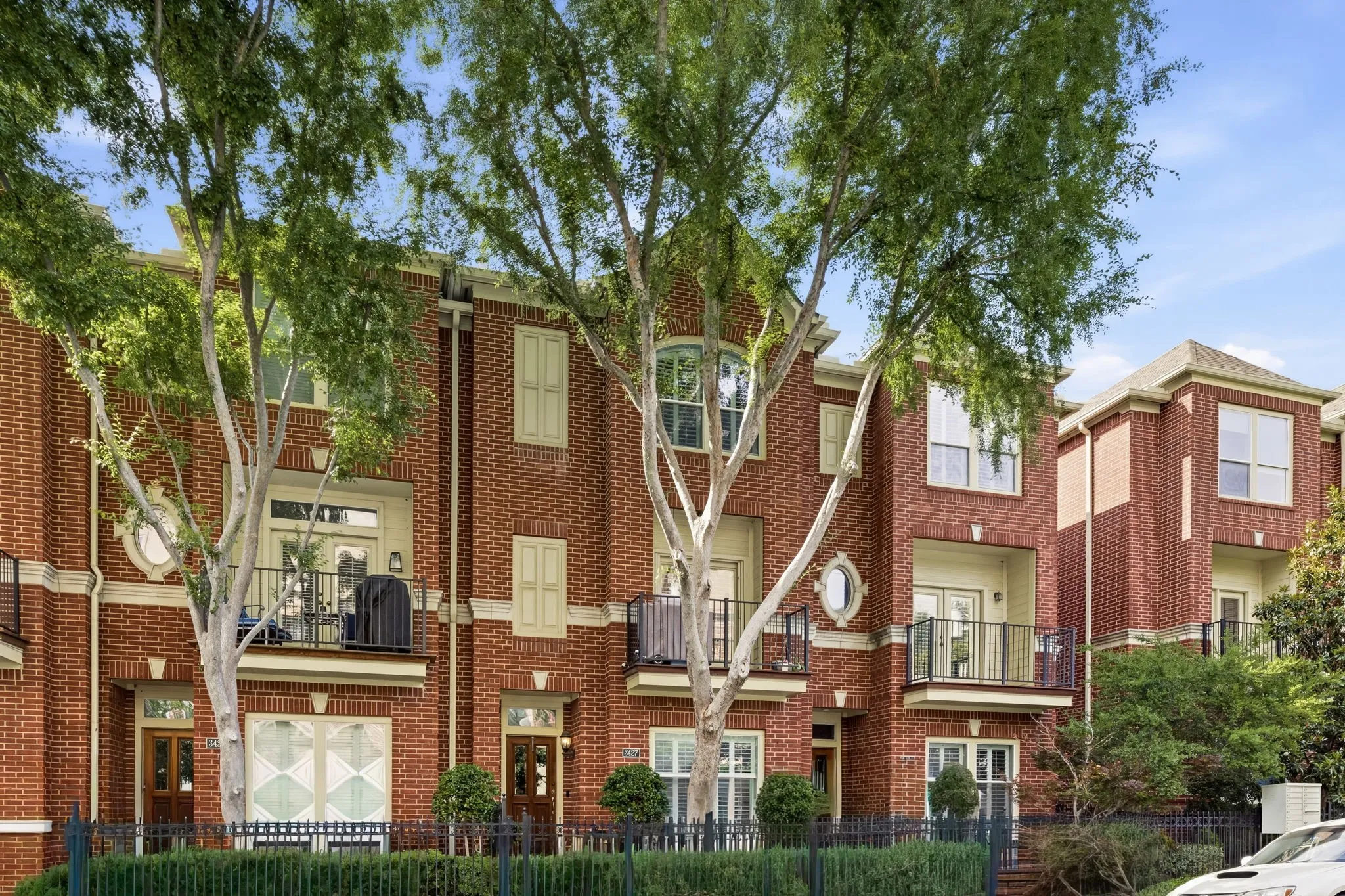 Single Family Residence For Sale in Dallas County , 3427 Howell Street, Dallas, Texas 75204, 3 Bedrooms, 4 Bathrooms, 2 Garage spaces, 2,471 Sqft, built in 2004, Price $790,000, mls#21259699, Real Estate Agent in Dallas, Homes For Sale in Dallas county, Homes For Sale in Dallas, Realtor in Dallas Texas, Real Estate Brokerage Independent Realty Texas, Luminita Cordes Realtor