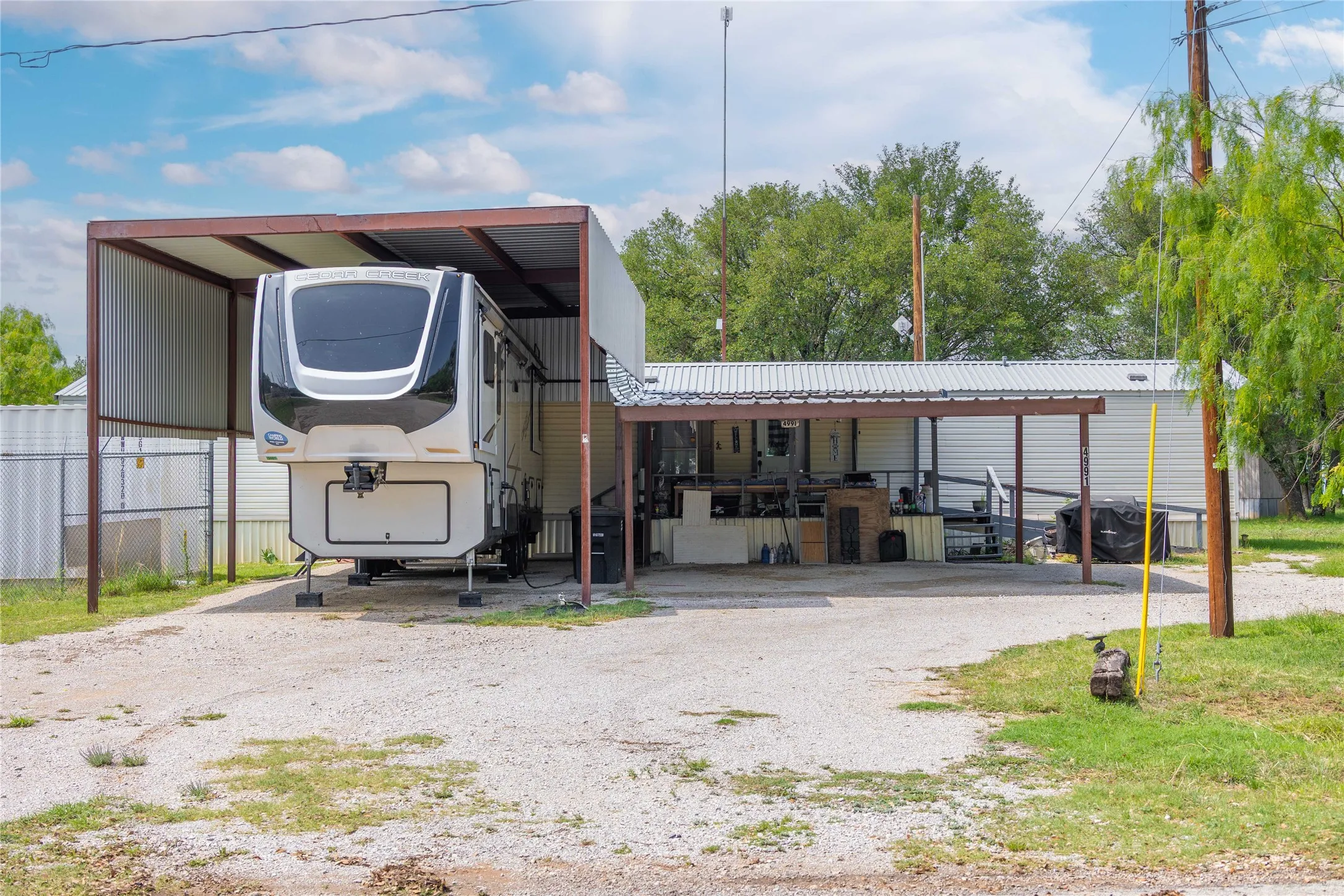 Single Family Residence For Sale in Brown County , 4991 Thunderbird Drive, May, Texas 76857, 3 Bedroom, 2 Bathroom, Garage spaces, 1,252 Sqft, built in 2008, mls#21269129, Real Estate Agent in May, Homes For Sale in Brown county, Homes For Sale in May, Realtor in May Texas, Real Estate Brokerage Independent Realty Texas, Luminita Cordes Realtor