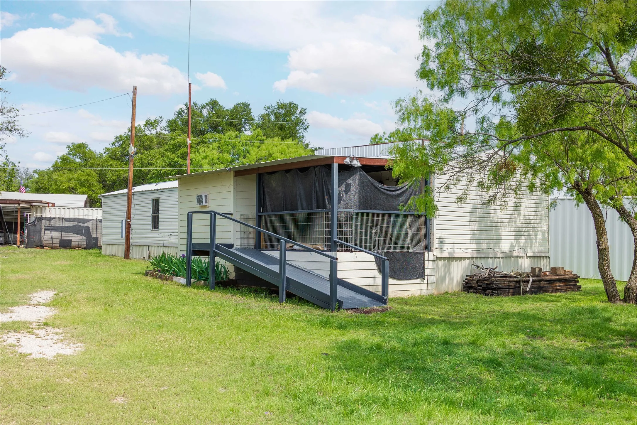 Single Family Residence For Sale in Brown County , 4991 Thunderbird Drive, May, Texas 76857, 3 Bedroom, 2 Bathroom, Garage spaces, 1,252 Sqft, built in 2008, mls#21269129, Real Estate Agent in May, Homes For Sale in Brown county, Homes For Sale in May, Realtor in May Texas, Real Estate Brokerage Independent Realty Texas, Luminita Cordes Realtor