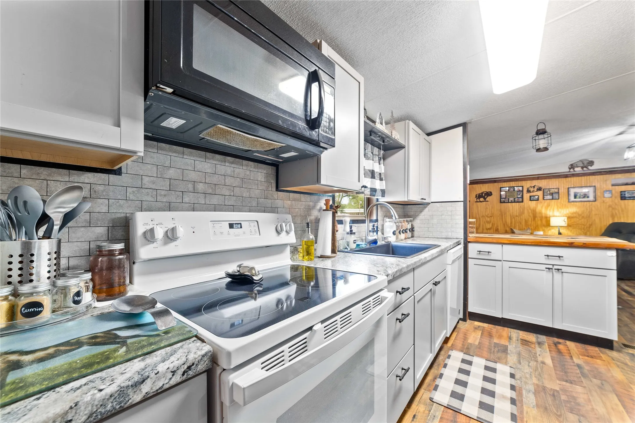 Single Family Residence For Sale in Brown County , 4991 Thunderbird Drive, May, Texas 76857, 3 Bedroom, 2 Bathroom, Garage spaces, 1,252 Sqft, built in 2008, mls#21269129, Real Estate Agent in May, Homes For Sale in Brown county, Homes For Sale in May, Realtor in May Texas, Real Estate Brokerage Independent Realty Texas, Luminita Cordes Realtor