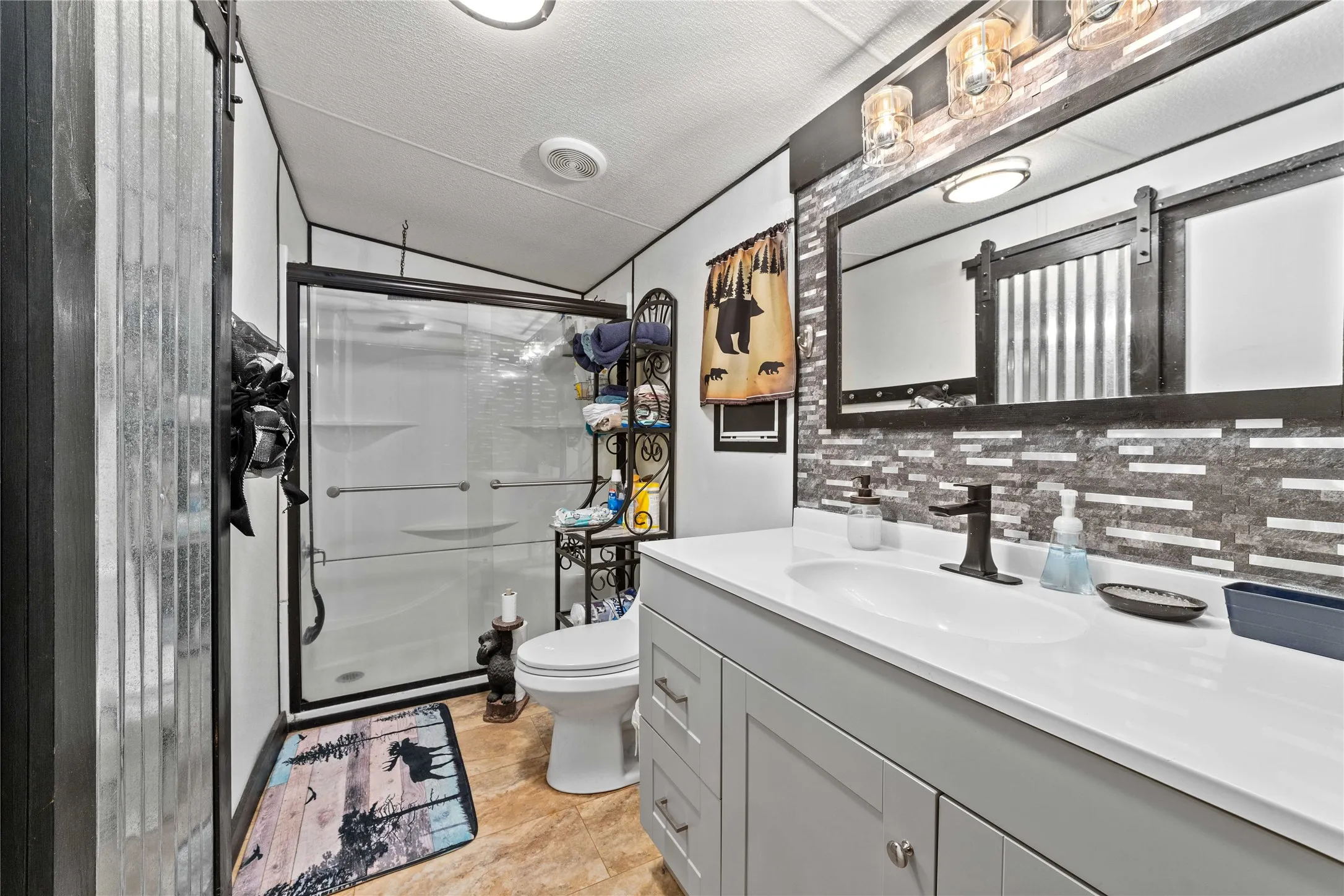Single Family Residence For Sale in Brown County , 4991 Thunderbird Drive, May, Texas 76857, 3 Bedroom, 2 Bathroom, Garage spaces, 1,252 Sqft, built in 2008, mls#21269129, Real Estate Agent in May, Homes For Sale in Brown county, Homes For Sale in May, Realtor in May Texas, Real Estate Brokerage Independent Realty Texas, Luminita Cordes Realtor