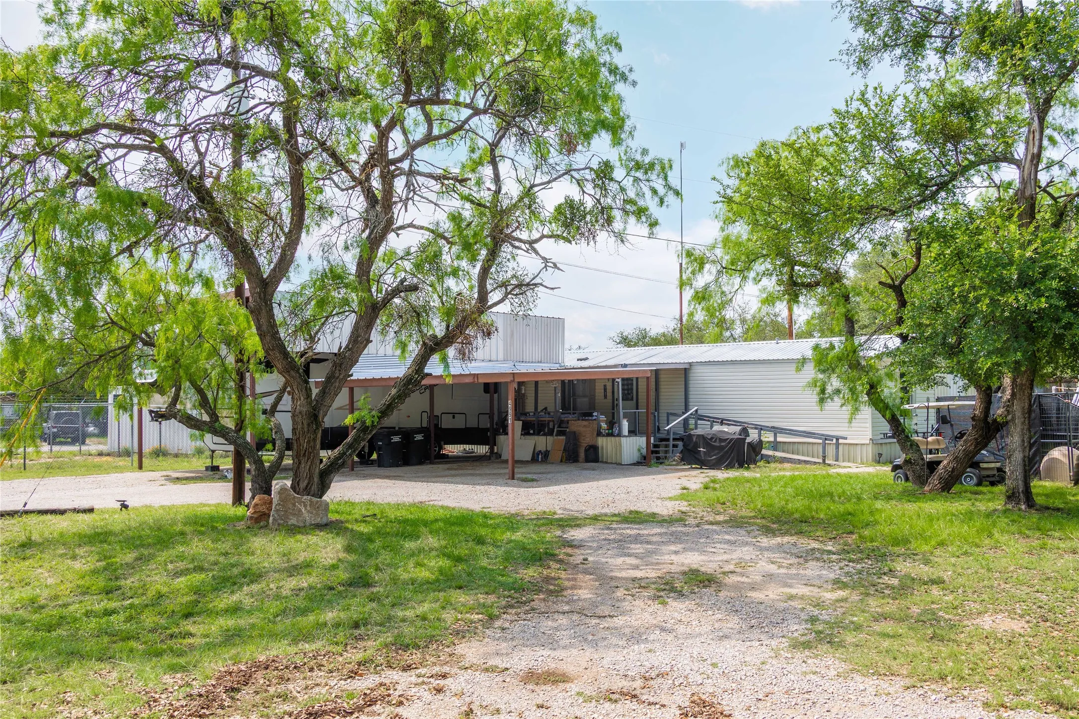 Single Family Residence For Sale in Brown County , 4991 Thunderbird Drive, May, Texas 76857, 3 Bedroom, 2 Bathroom, Garage spaces, 1,252 Sqft, built in 2008, mls#21269129, Real Estate Agent in May, Homes For Sale in Brown county, Homes For Sale in May, Realtor in May Texas, Real Estate Brokerage Independent Realty Texas, Luminita Cordes Realtor