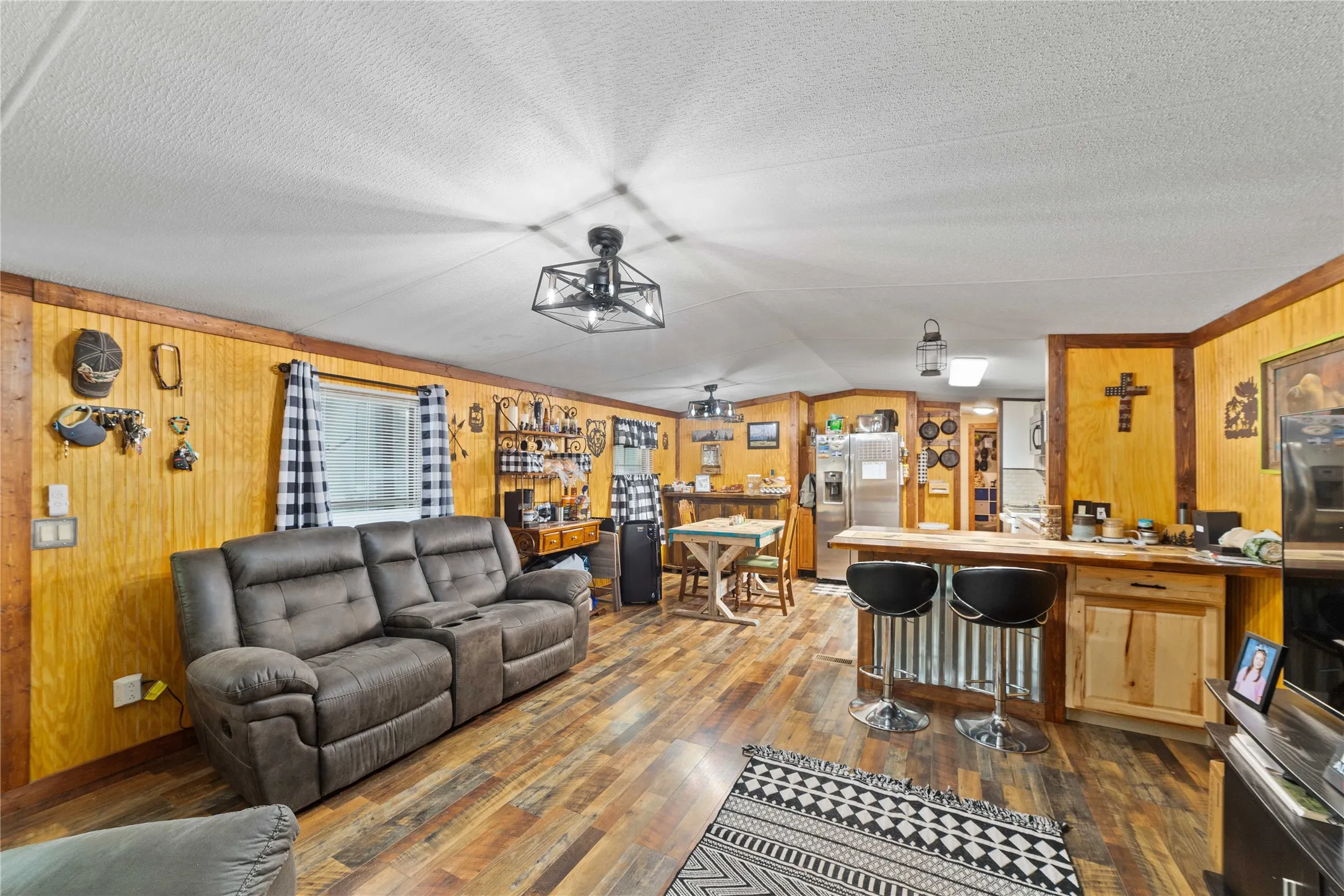 Single Family Residence For Sale in Brown County , 4991 Thunderbird Drive, May, Texas 76857, 3 Bedroom, 2 Bathroom, Garage spaces, 1,252 Sqft, built in 2008, mls#21269129, Real Estate Agent in May, Homes For Sale in Brown county, Homes For Sale in May, Realtor in May Texas, Real Estate Brokerage Independent Realty Texas, Luminita Cordes Realtor
