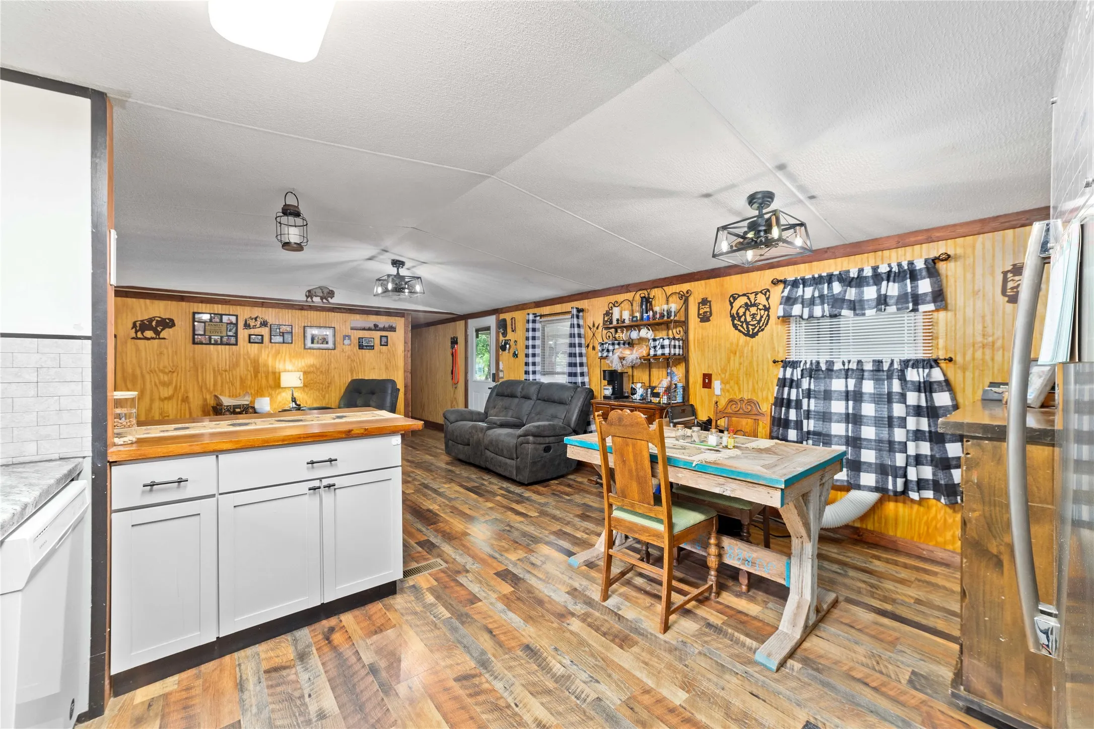 Single Family Residence For Sale in Brown County , 4991 Thunderbird Drive, May, Texas 76857, 3 Bedroom, 2 Bathroom, Garage spaces, 1,252 Sqft, built in 2008, mls#21269129, Real Estate Agent in May, Homes For Sale in Brown county, Homes For Sale in May, Realtor in May Texas, Real Estate Brokerage Independent Realty Texas, Luminita Cordes Realtor