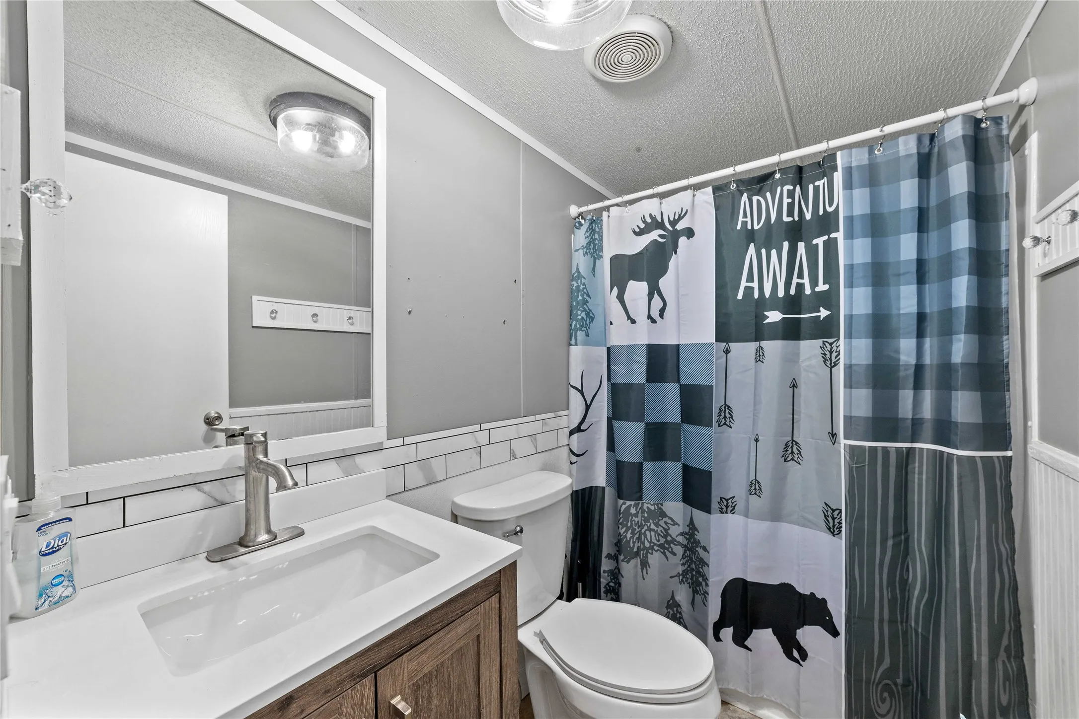 Single Family Residence For Sale in Brown County , 4991 Thunderbird Drive, May, Texas 76857, 3 Bedroom, 2 Bathroom, Garage spaces, 1,252 Sqft, built in 2008, mls#21269129, Real Estate Agent in May, Homes For Sale in Brown county, Homes For Sale in May, Realtor in May Texas, Real Estate Brokerage Independent Realty Texas, Luminita Cordes Realtor