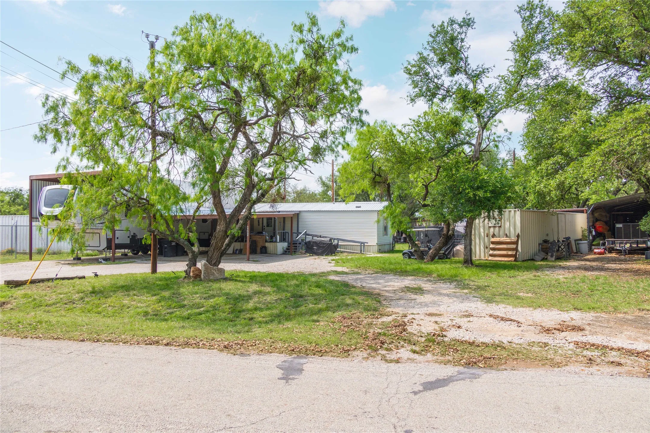 Single Family Residence For Sale in Brown County , 4991 Thunderbird Drive, May, Texas 76857, 3 Bedroom, 2 Bathroom, Garage spaces, 1,252 Sqft, built in 2008, mls#21269129, Real Estate Agent in May, Homes For Sale in Brown county, Homes For Sale in May, Realtor in May Texas, Real Estate Brokerage Independent Realty Texas, Luminita Cordes Realtor