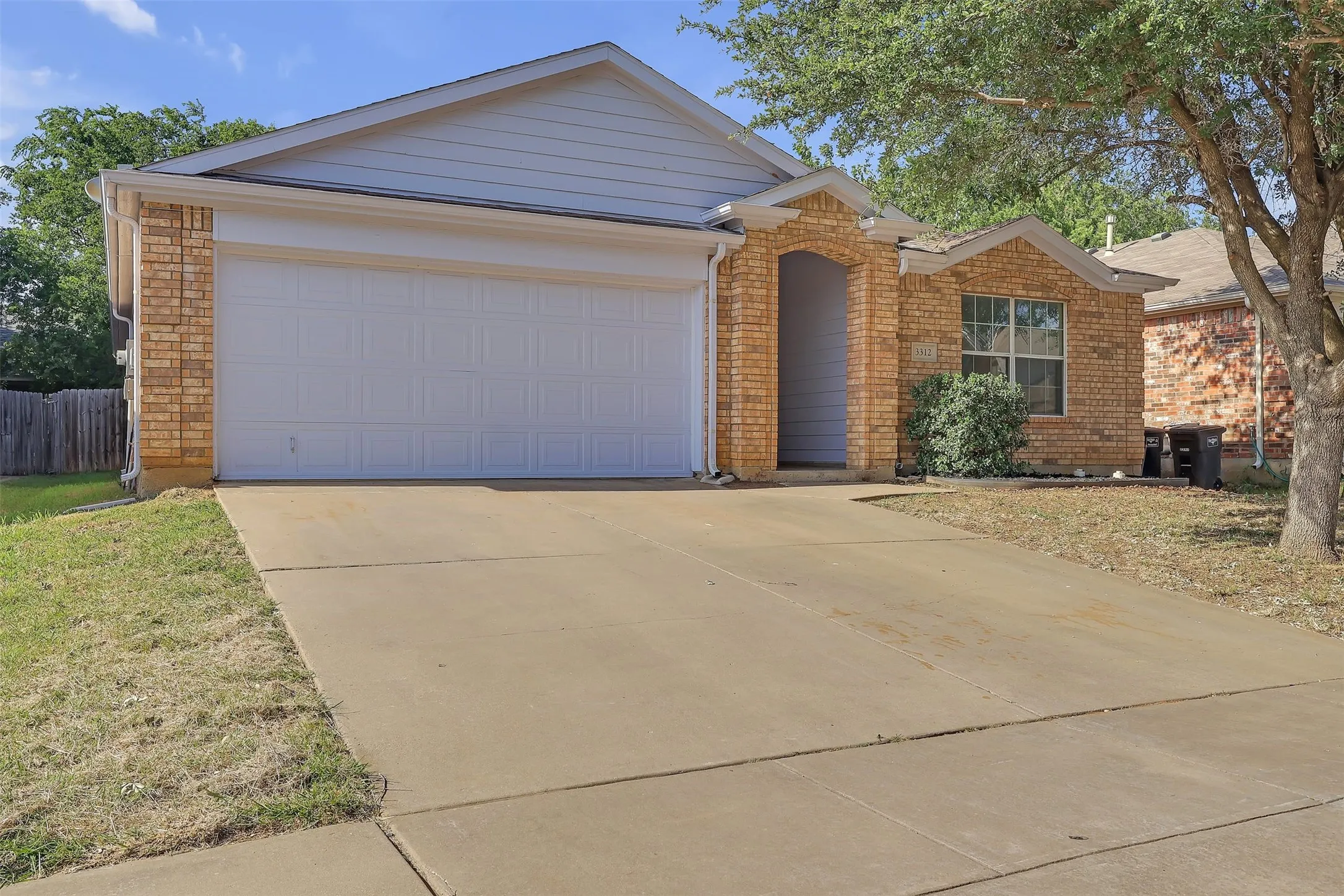 Single Family Residence For Sale in Tarrant County , 3312 Gettysburg Lane, Fort Worth, Texas 76123, 3 Bedroom, 2 Bathroom, 2 Garage spaces, 1,776 Sqft, built in 2006, mls#21269141, Real Estate Agent in Fort Worth, Homes For Sale in Tarrant county, Homes For Sale in Fort Worth, Realtor in Fort Worth Texas, Real Estate Brokerage Independent Realty Texas, Luminita Cordes Realtor