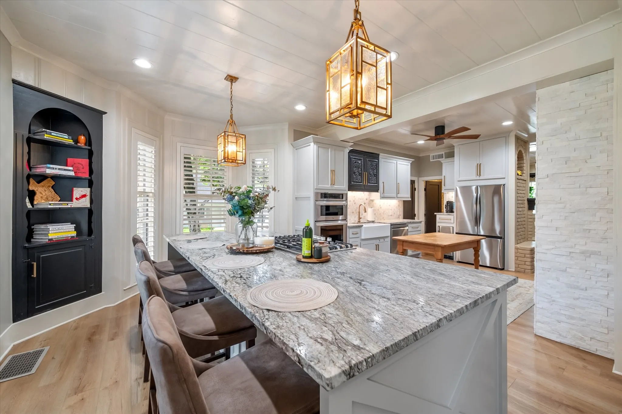 Single Family Residence For Sale in Navarro County , 1111 Governors Drive, Corsicana, Texas 75110, 4 Bedroom, 4 Bathroom, 2 Garage spaces, 4,545 Sqft, built in 1931, mls#21268342, Real Estate Agent in Corsicana, Homes For Sale in Navarro county, Homes For Sale in Corsicana, Realtor in Corsicana Texas, Real Estate Brokerage Independent Realty Texas, Luminita Cordes Realtor