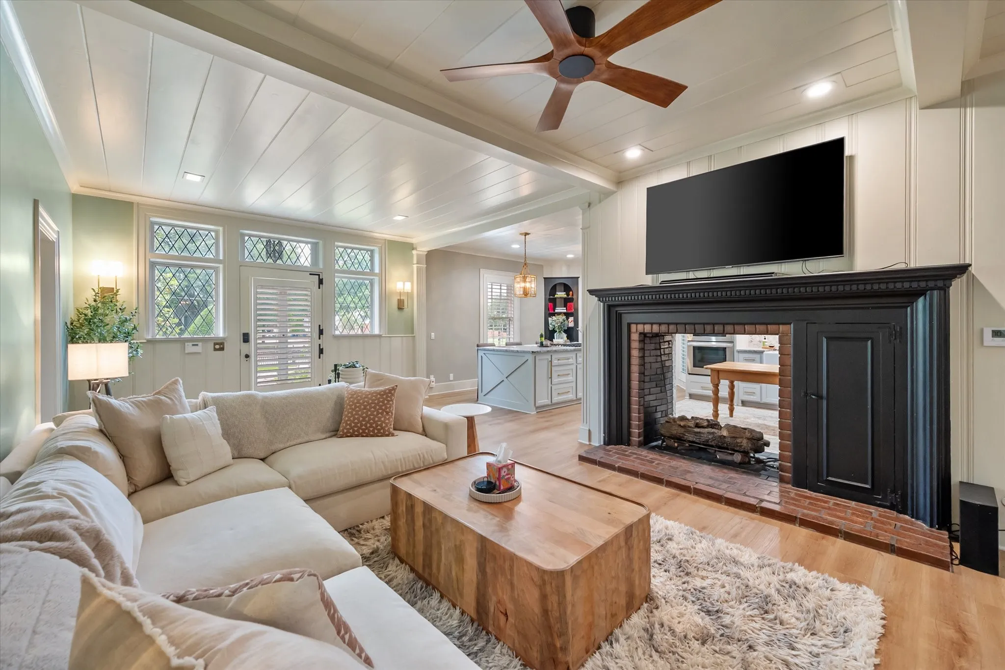 Single Family Residence For Sale in Navarro County , 1111 Governors Drive, Corsicana, Texas 75110, 4 Bedroom, 4 Bathroom, 2 Garage spaces, 4,545 Sqft, built in 1931, mls#21268342, Real Estate Agent in Corsicana, Homes For Sale in Navarro county, Homes For Sale in Corsicana, Realtor in Corsicana Texas, Real Estate Brokerage Independent Realty Texas, Luminita Cordes Realtor