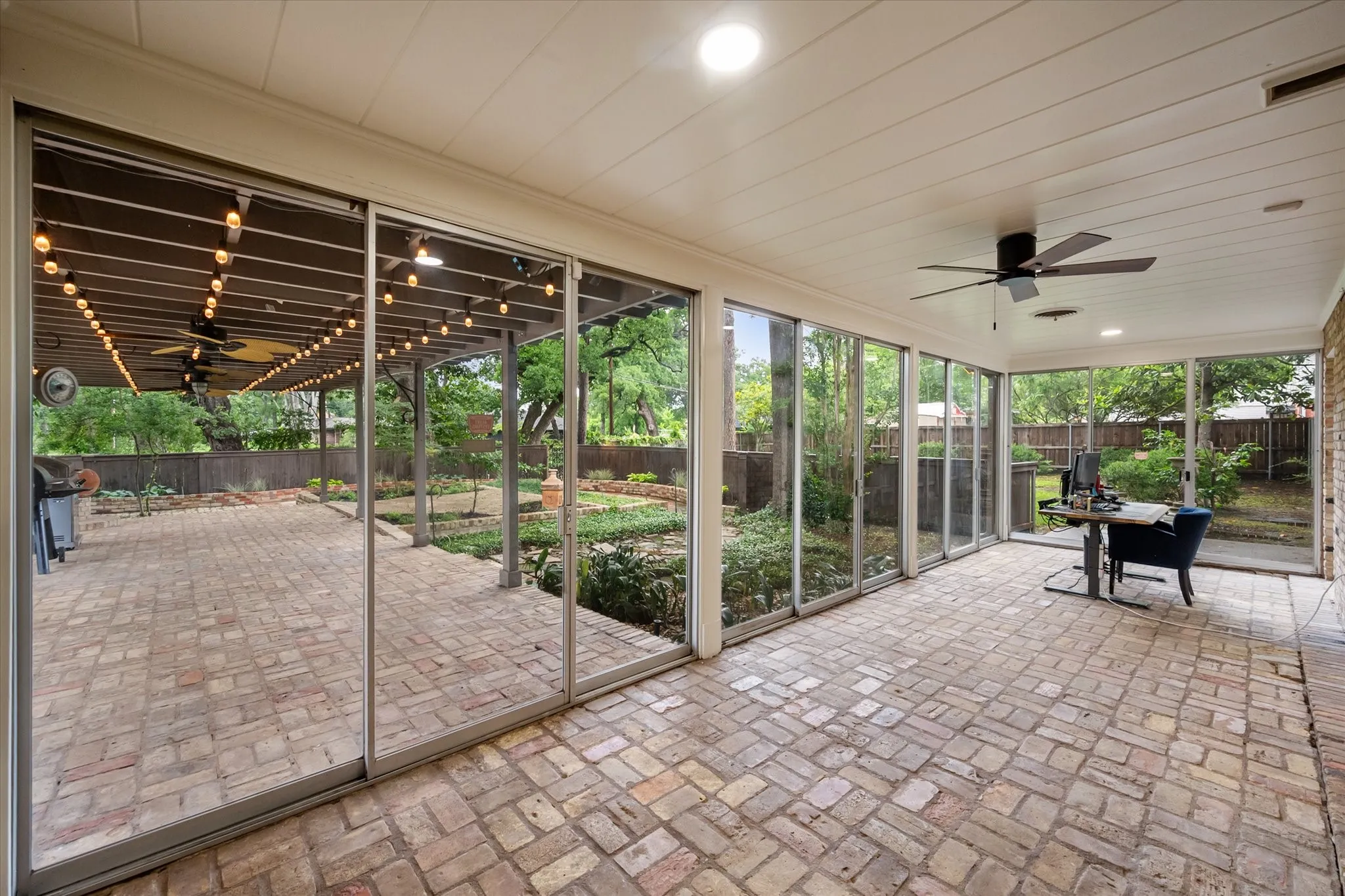 Single Family Residence For Sale in Navarro County , 1111 Governors Drive, Corsicana, Texas 75110, 4 Bedroom, 4 Bathroom, 2 Garage spaces, 4,545 Sqft, built in 1931, mls#21268342, Real Estate Agent in Corsicana, Homes For Sale in Navarro county, Homes For Sale in Corsicana, Realtor in Corsicana Texas, Real Estate Brokerage Independent Realty Texas, Luminita Cordes Realtor