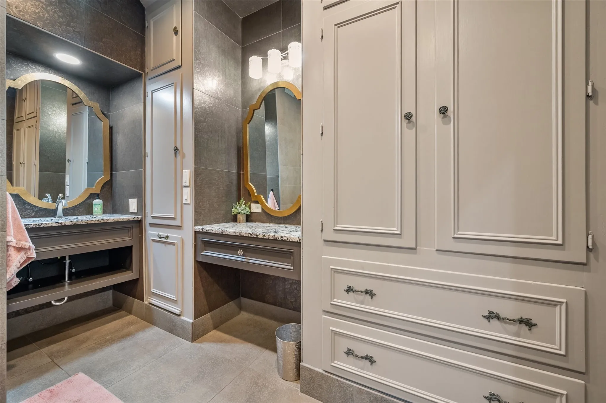 Single Family Residence For Sale in Navarro County , 1111 Governors Drive, Corsicana, Texas 75110, 4 Bedroom, 4 Bathroom, 2 Garage spaces, 4,545 Sqft, built in 1931, mls#21268342, Real Estate Agent in Corsicana, Homes For Sale in Navarro county, Homes For Sale in Corsicana, Realtor in Corsicana Texas, Real Estate Brokerage Independent Realty Texas, Luminita Cordes Realtor