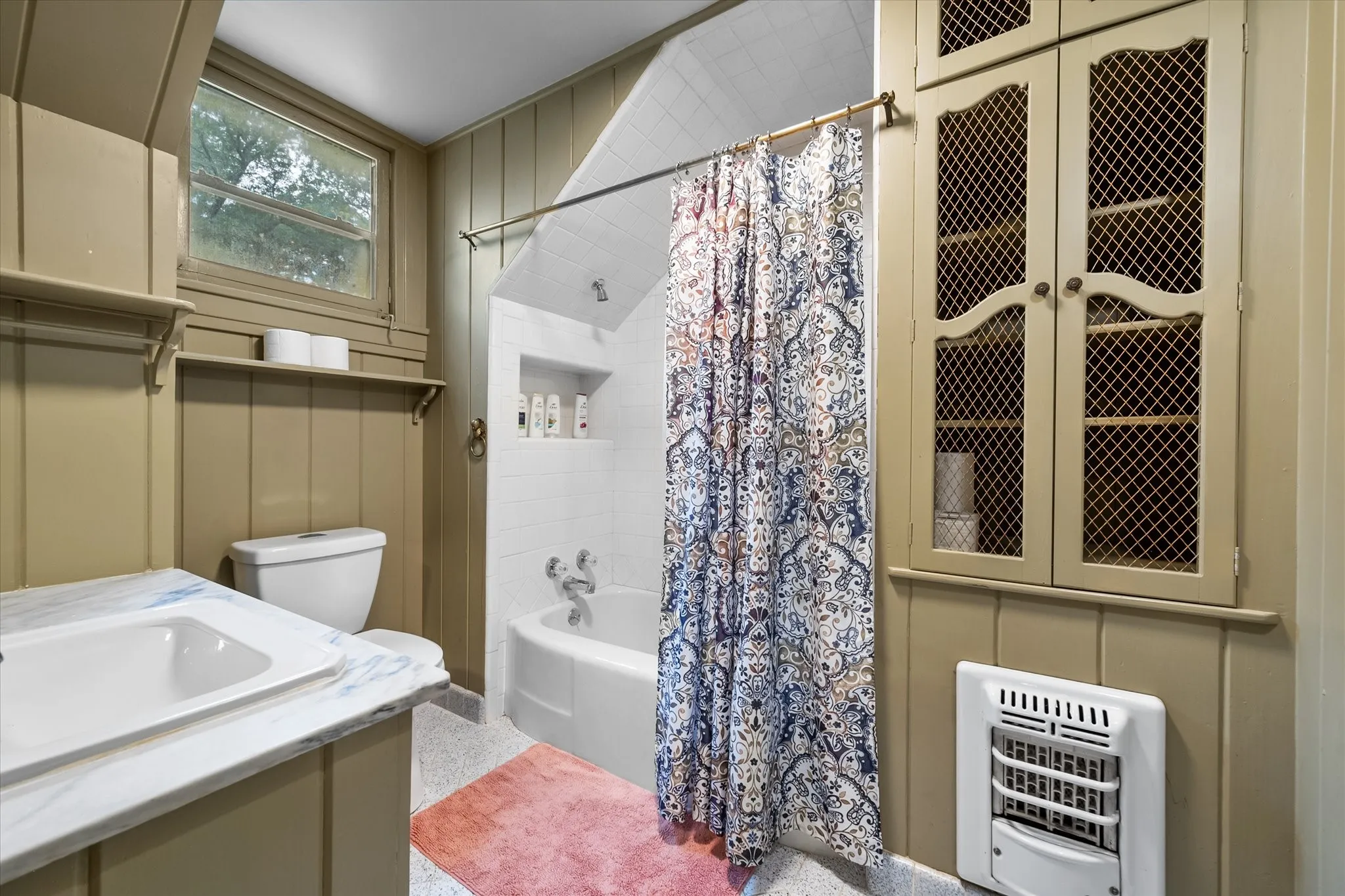 Single Family Residence For Sale in Navarro County , 1111 Governors Drive, Corsicana, Texas 75110, 4 Bedroom, 4 Bathroom, 2 Garage spaces, 4,545 Sqft, built in 1931, mls#21268342, Real Estate Agent in Corsicana, Homes For Sale in Navarro county, Homes For Sale in Corsicana, Realtor in Corsicana Texas, Real Estate Brokerage Independent Realty Texas, Luminita Cordes Realtor
