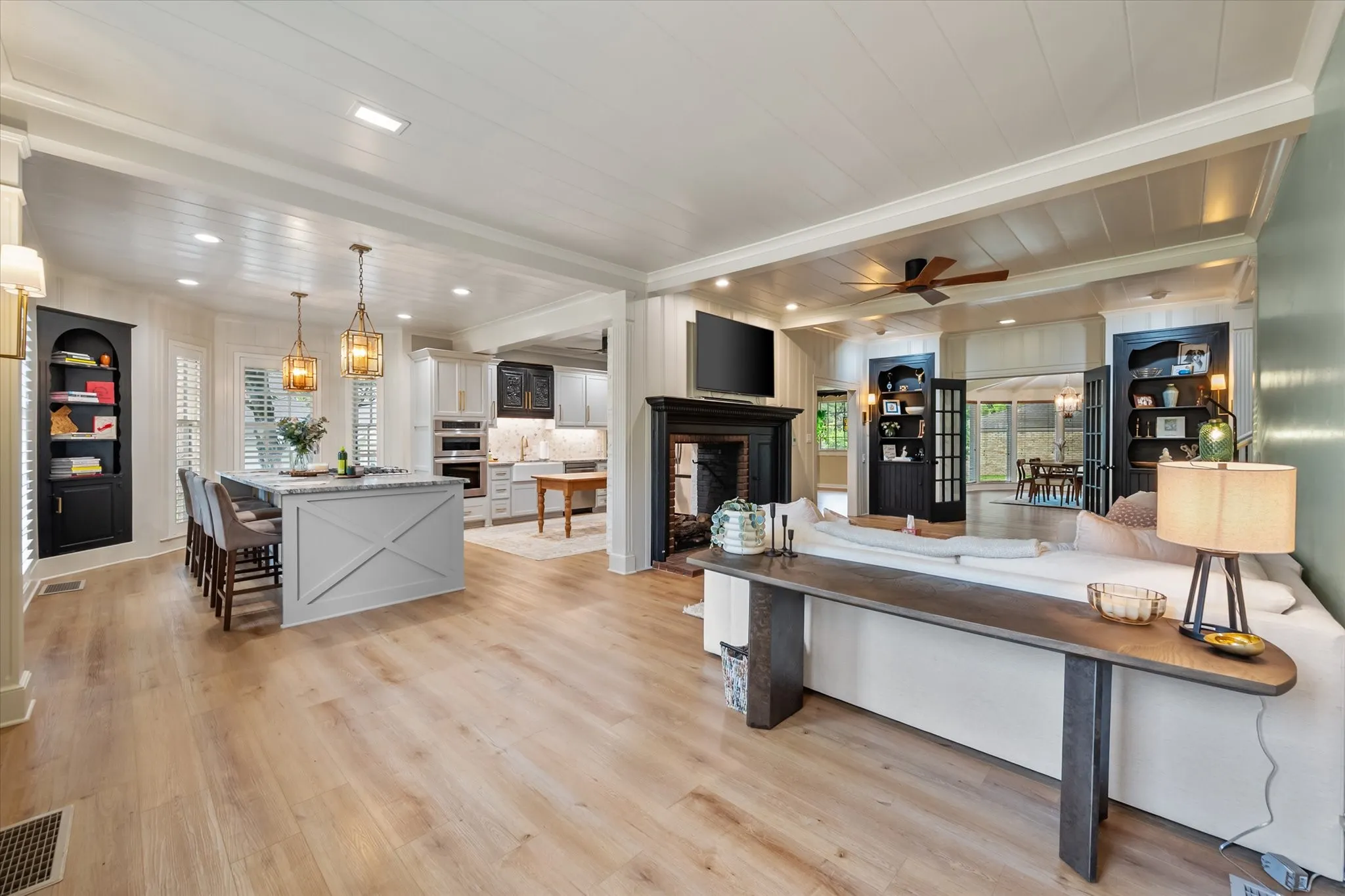 Single Family Residence For Sale in Navarro County , 1111 Governors Drive, Corsicana, Texas 75110, 4 Bedroom, 4 Bathroom, 2 Garage spaces, 4,545 Sqft, built in 1931, mls#21268342, Real Estate Agent in Corsicana, Homes For Sale in Navarro county, Homes For Sale in Corsicana, Realtor in Corsicana Texas, Real Estate Brokerage Independent Realty Texas, Luminita Cordes Realtor
