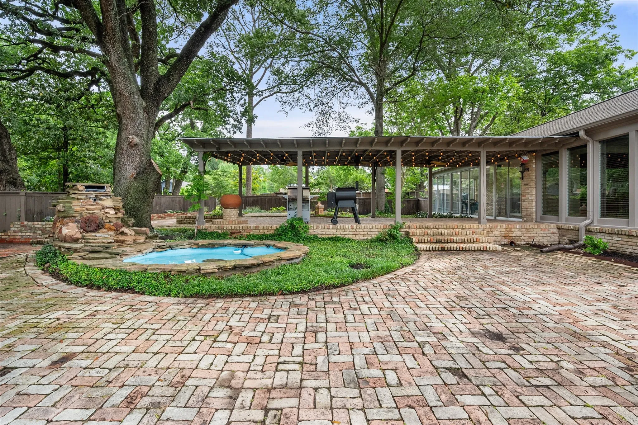 Single Family Residence For Sale in Navarro County , 1111 Governors Drive, Corsicana, Texas 75110, 4 Bedroom, 4 Bathroom, 2 Garage spaces, 4,545 Sqft, built in 1931, mls#21268342, Real Estate Agent in Corsicana, Homes For Sale in Navarro county, Homes For Sale in Corsicana, Realtor in Corsicana Texas, Real Estate Brokerage Independent Realty Texas, Luminita Cordes Realtor