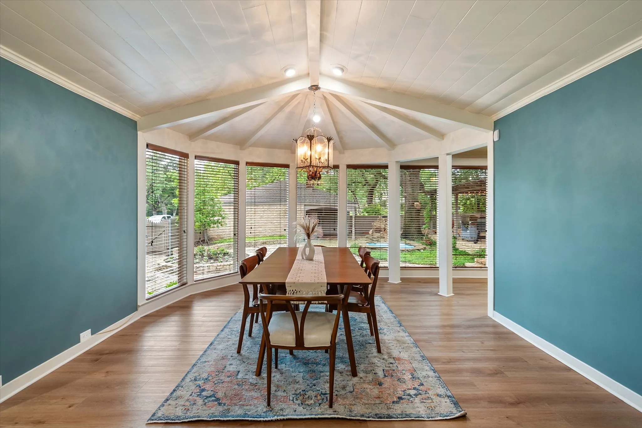 Single Family Residence For Sale in Navarro County , 1111 Governors Drive, Corsicana, Texas 75110, 4 Bedroom, 4 Bathroom, 2 Garage spaces, 4,545 Sqft, built in 1931, mls#21268342, Real Estate Agent in Corsicana, Homes For Sale in Navarro county, Homes For Sale in Corsicana, Realtor in Corsicana Texas, Real Estate Brokerage Independent Realty Texas, Luminita Cordes Realtor