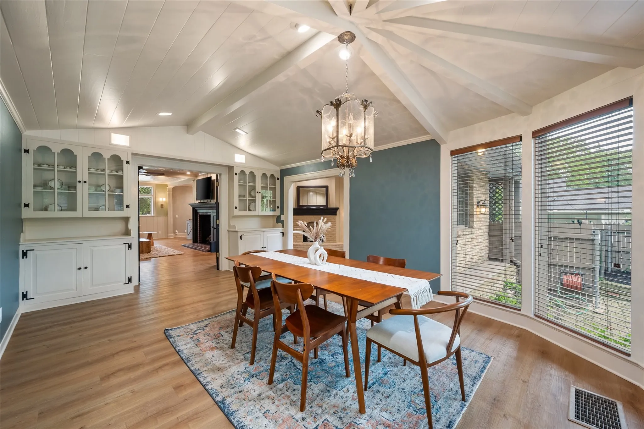 Single Family Residence For Sale in Navarro County , 1111 Governors Drive, Corsicana, Texas 75110, 4 Bedroom, 4 Bathroom, 2 Garage spaces, 4,545 Sqft, built in 1931, mls#21268342, Real Estate Agent in Corsicana, Homes For Sale in Navarro county, Homes For Sale in Corsicana, Realtor in Corsicana Texas, Real Estate Brokerage Independent Realty Texas, Luminita Cordes Realtor
