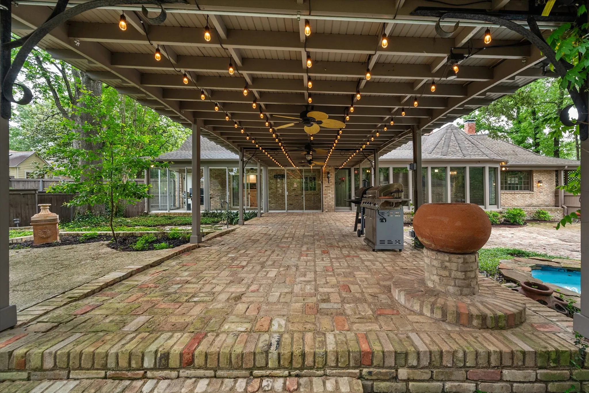 Single Family Residence For Sale in Navarro County , 1111 Governors Drive, Corsicana, Texas 75110, 4 Bedroom, 4 Bathroom, 2 Garage spaces, 4,545 Sqft, built in 1931, mls#21268342, Real Estate Agent in Corsicana, Homes For Sale in Navarro county, Homes For Sale in Corsicana, Realtor in Corsicana Texas, Real Estate Brokerage Independent Realty Texas, Luminita Cordes Realtor